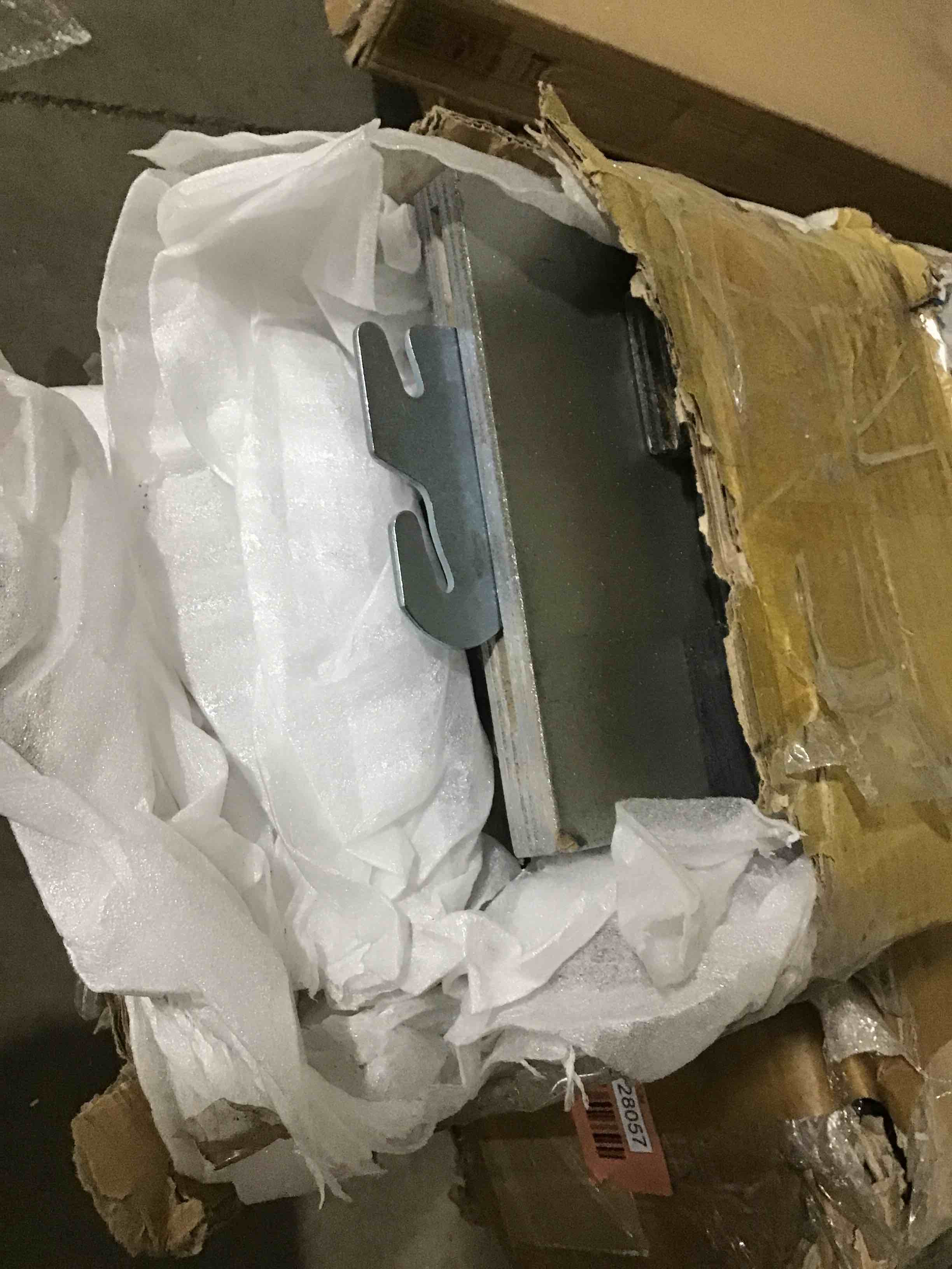 https://s3.amazonaws.com/lotting-images-prod/bidfta/RED4728058_1685985287736.jpeg