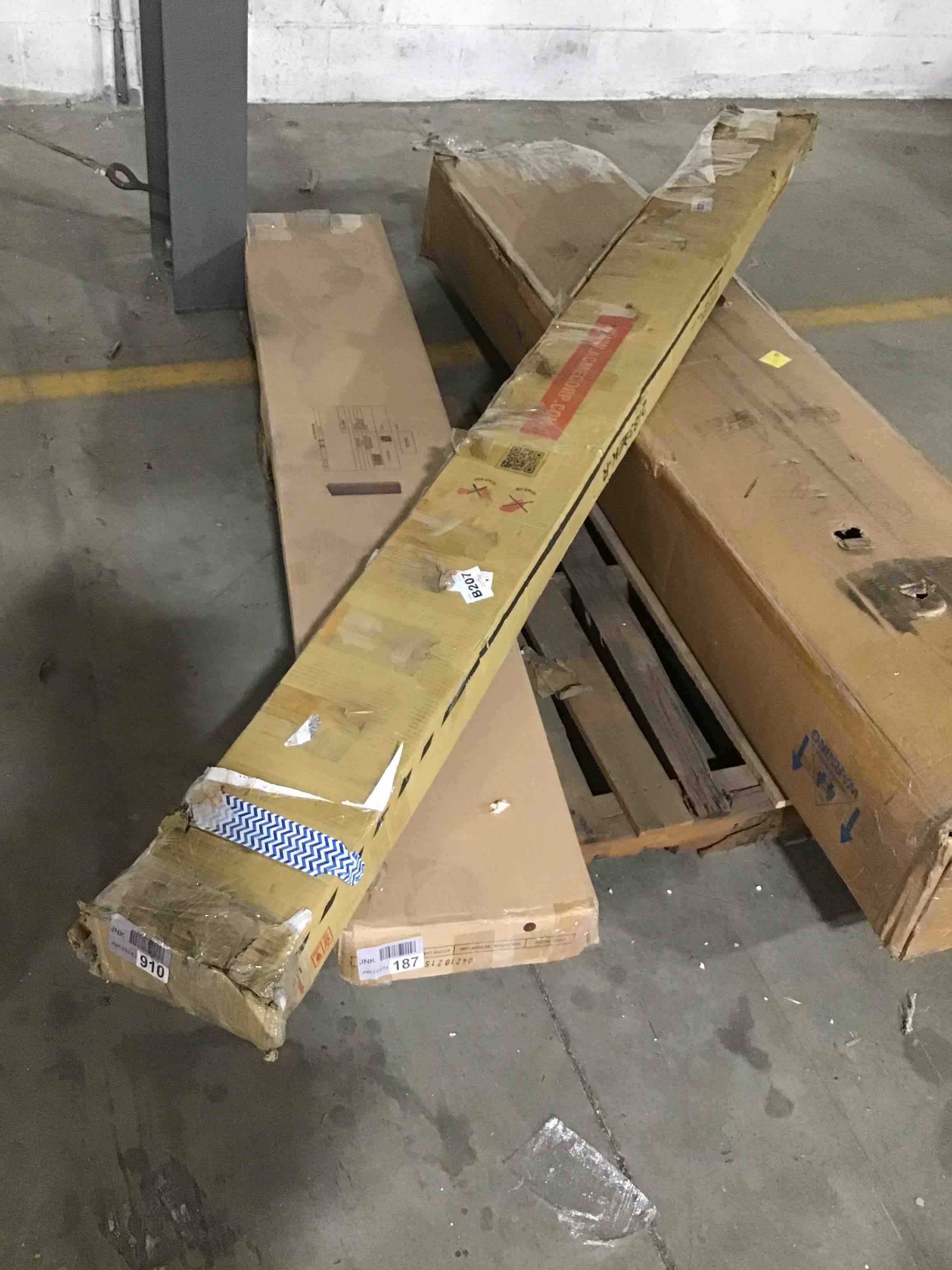 https://s3.amazonaws.com/lotting-images-prod/bidfta/RED4728058_1685985394462.jpeg