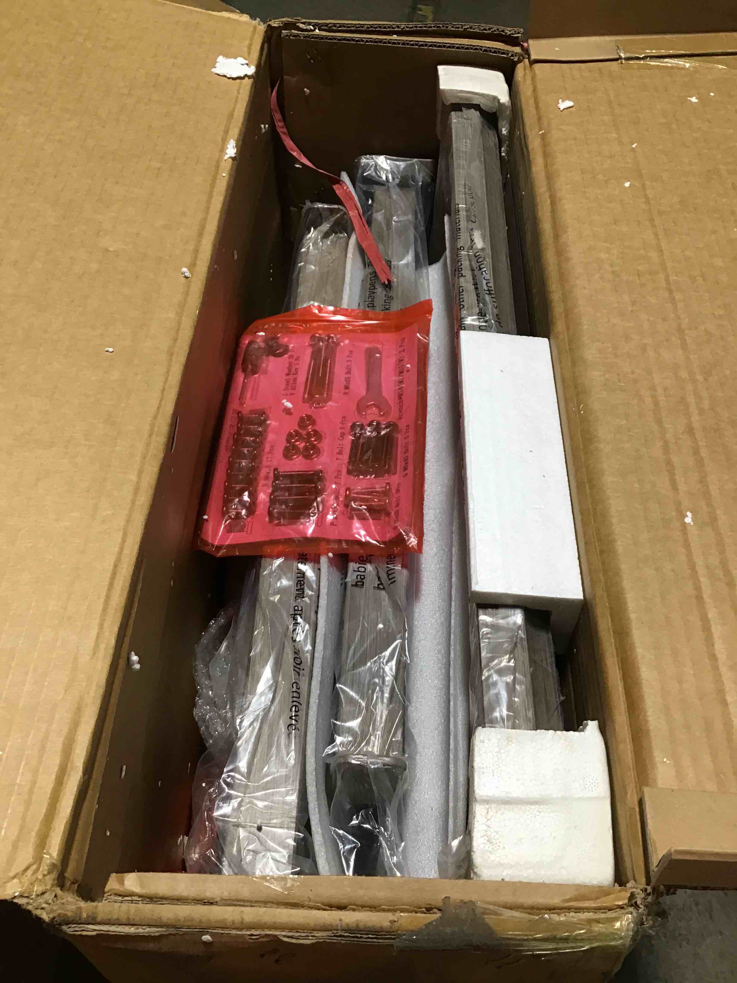 https://s3.amazonaws.com/lotting-images-prod/bidfta/RED4728376_1686918065400.jpeg