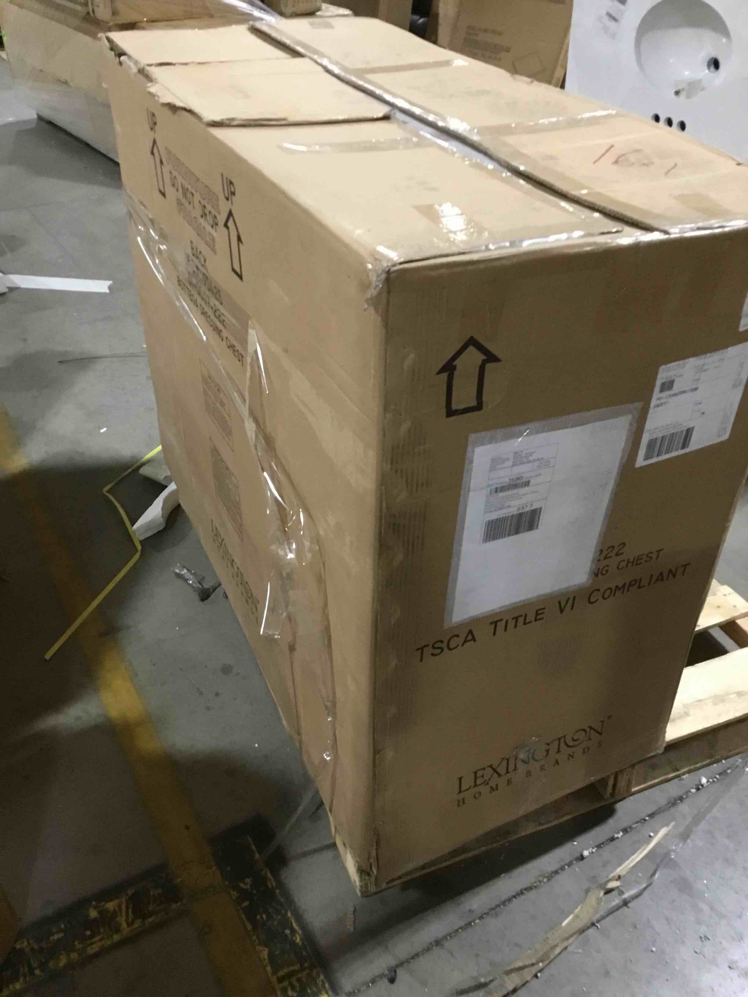 https://s3.amazonaws.com/lotting-images-prod/bidfta/RED4729034_1686076472876.jpeg