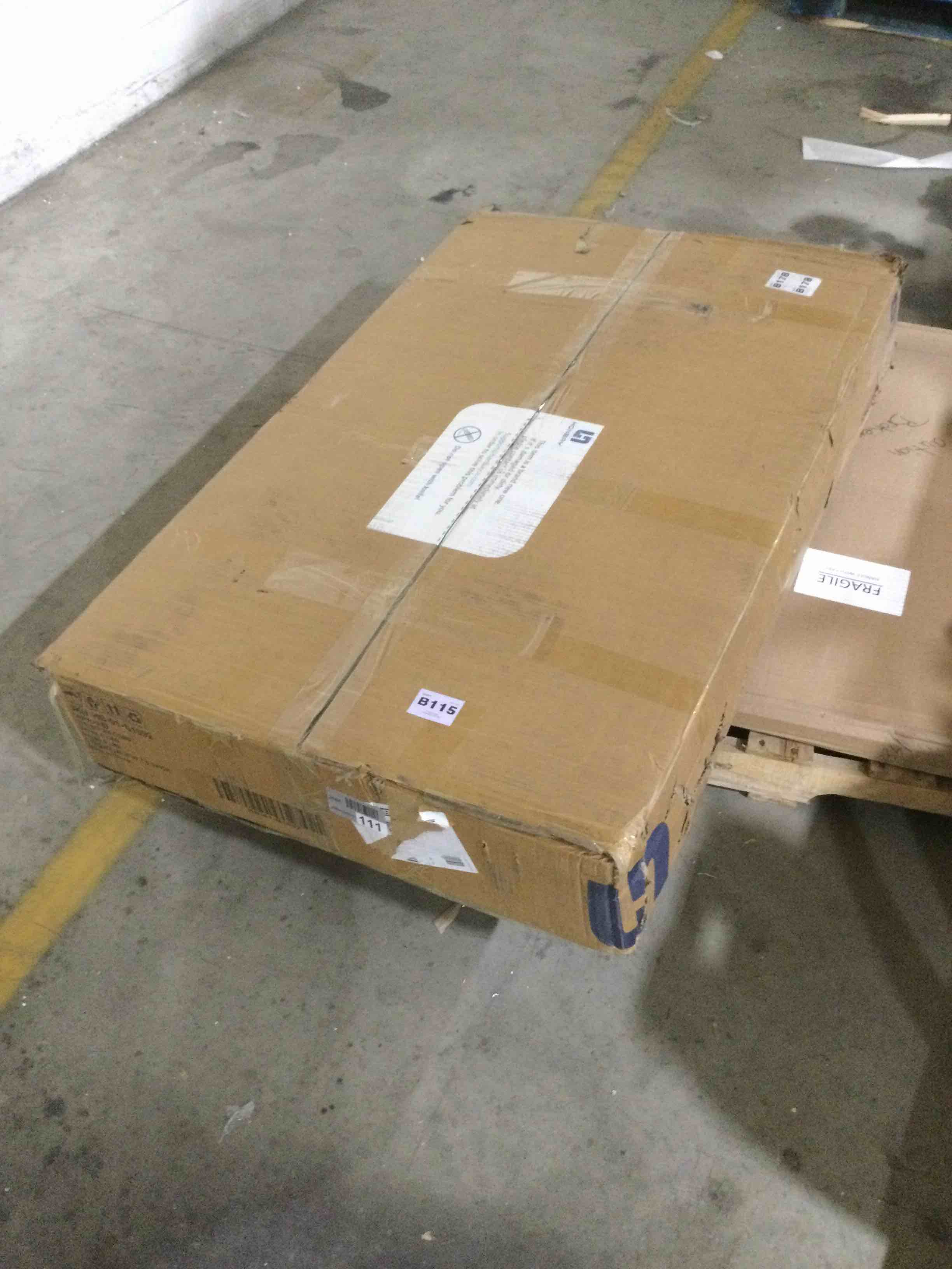 https://s3.amazonaws.com/lotting-images-prod/bidfta/RED4732078_1684345918019.jpeg