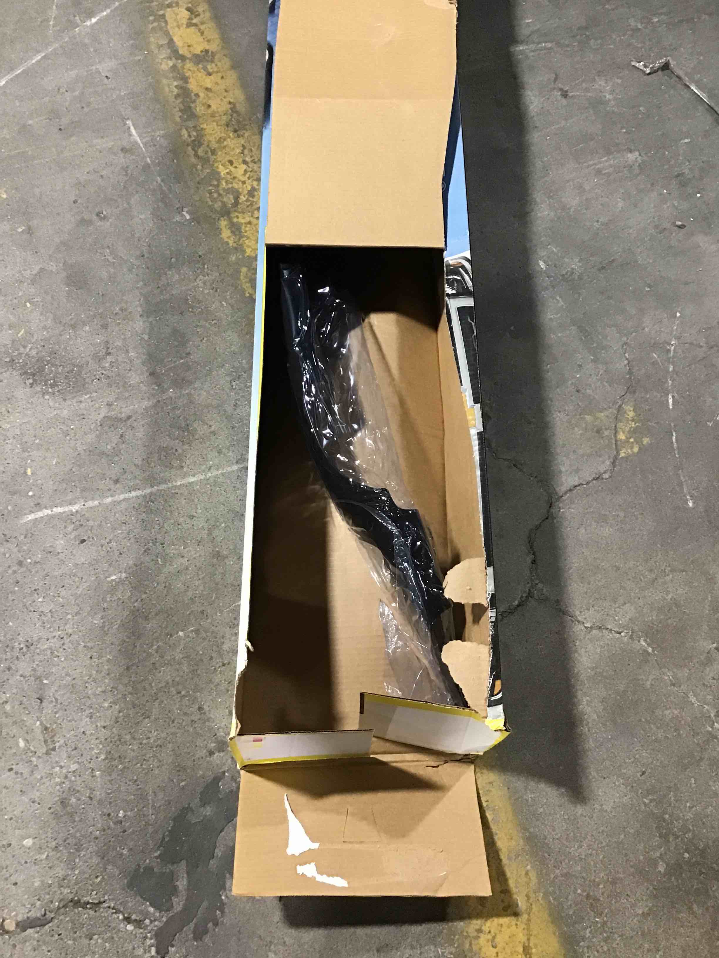 https://s3.amazonaws.com/lotting-images-prod/bidfta/RED4732435_1685983696954.jpeg