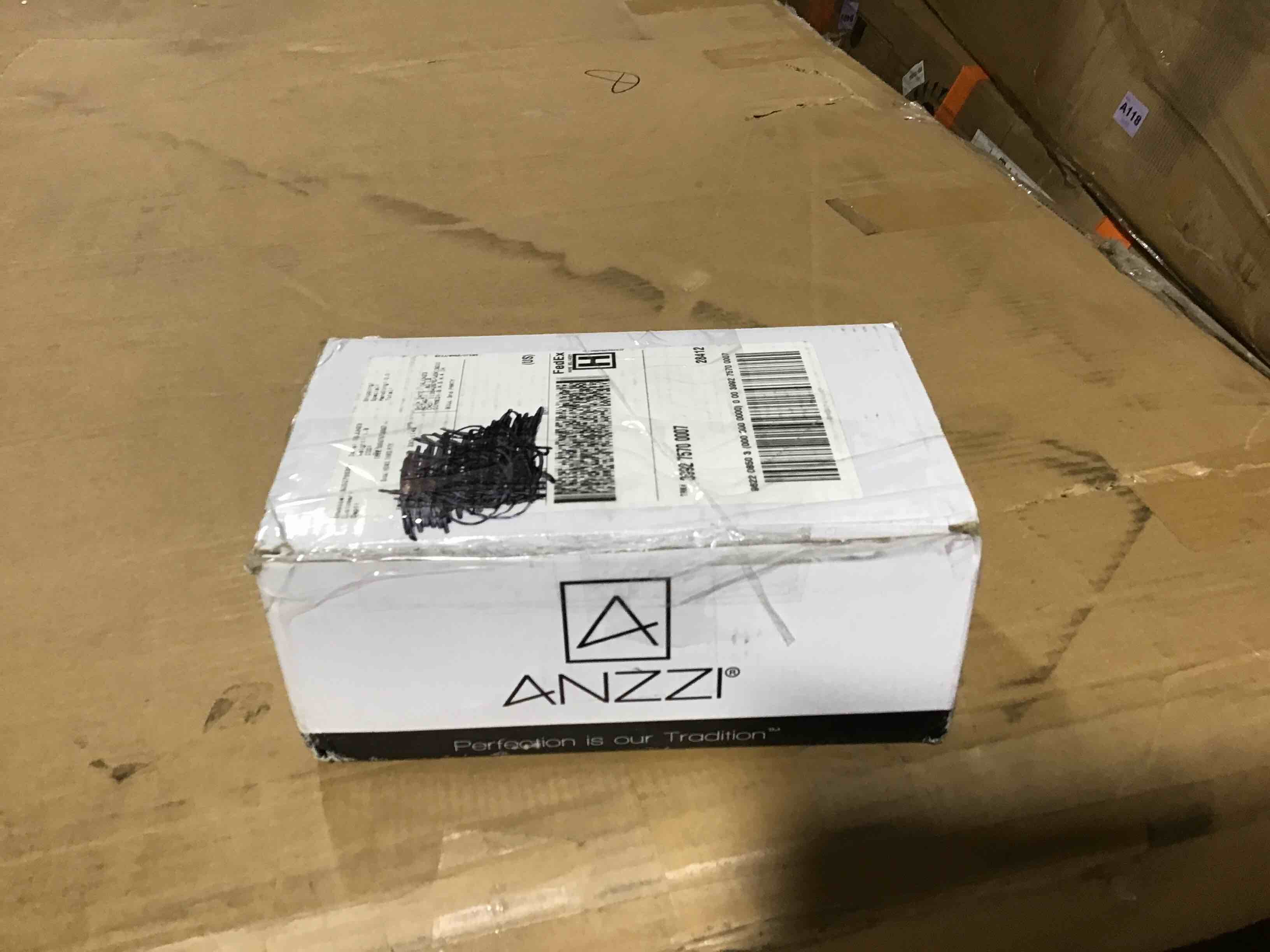 https://s3.amazonaws.com/lotting-images-prod/bidfta/RED4732865_1687286727369.jpeg