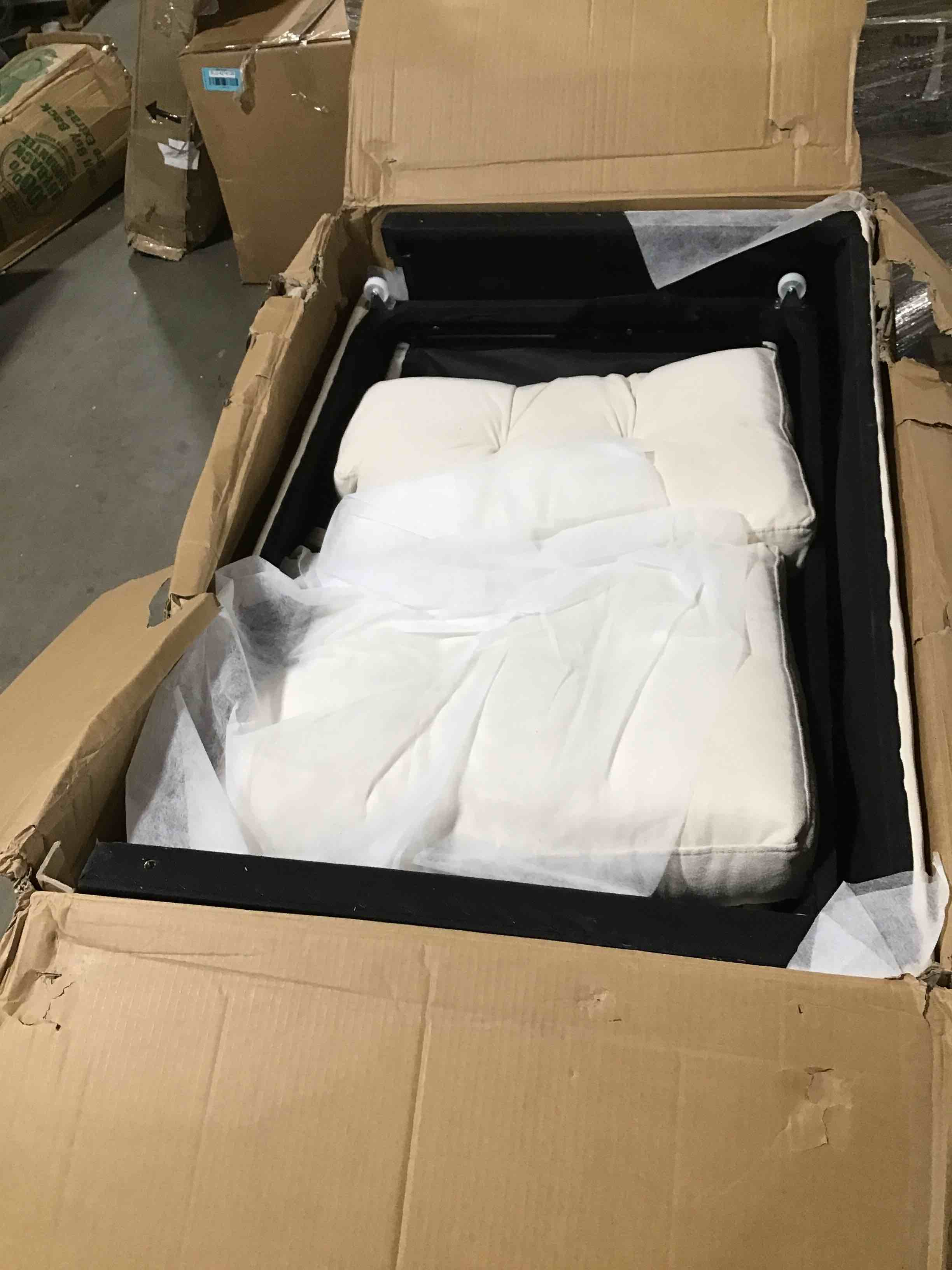 https://s3.amazonaws.com/lotting-images-prod/bidfta/RED4733889_1685708269974.jpeg