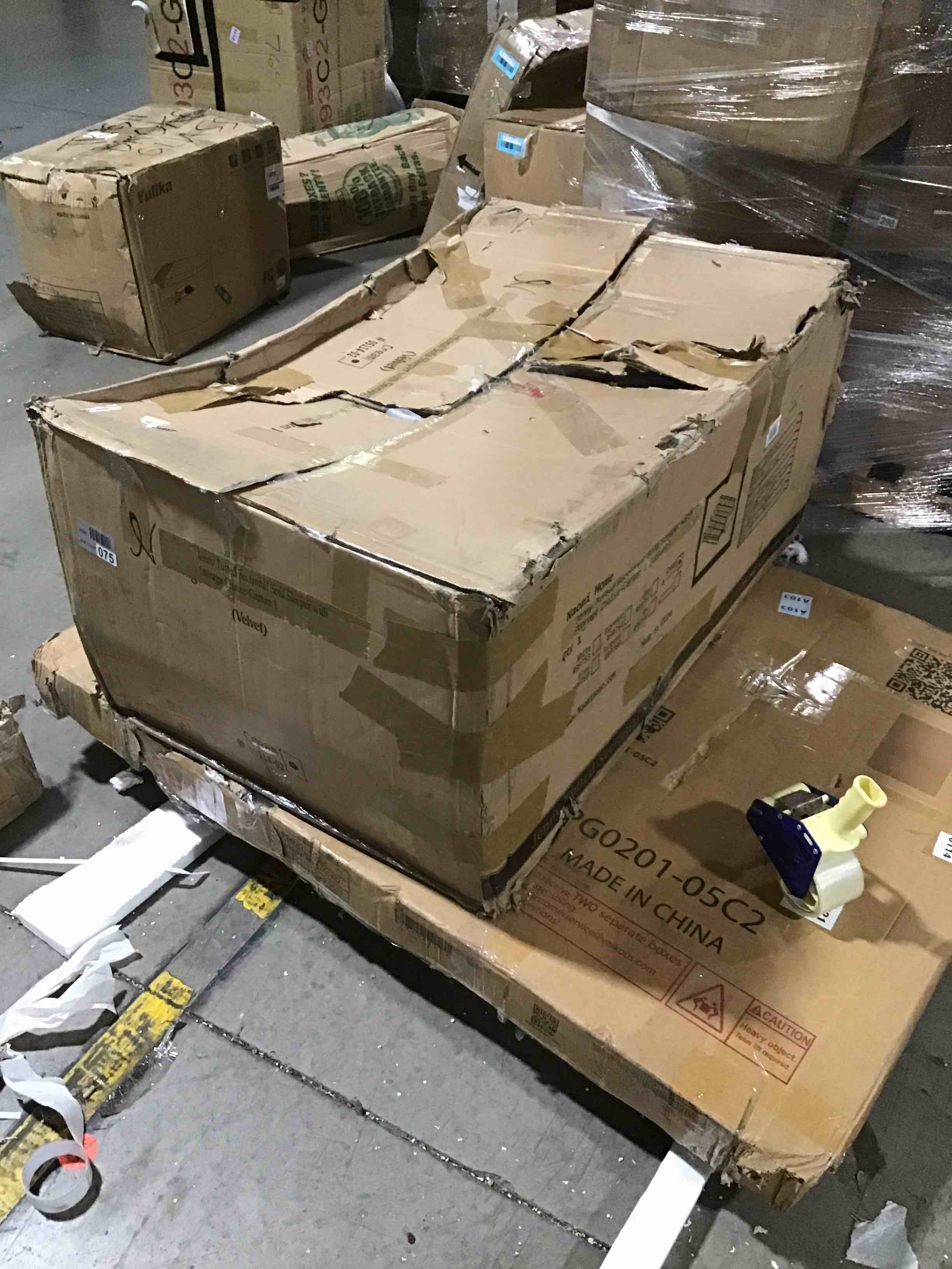 https://s3.amazonaws.com/lotting-images-prod/bidfta/RED4733889_1685708303690.jpeg