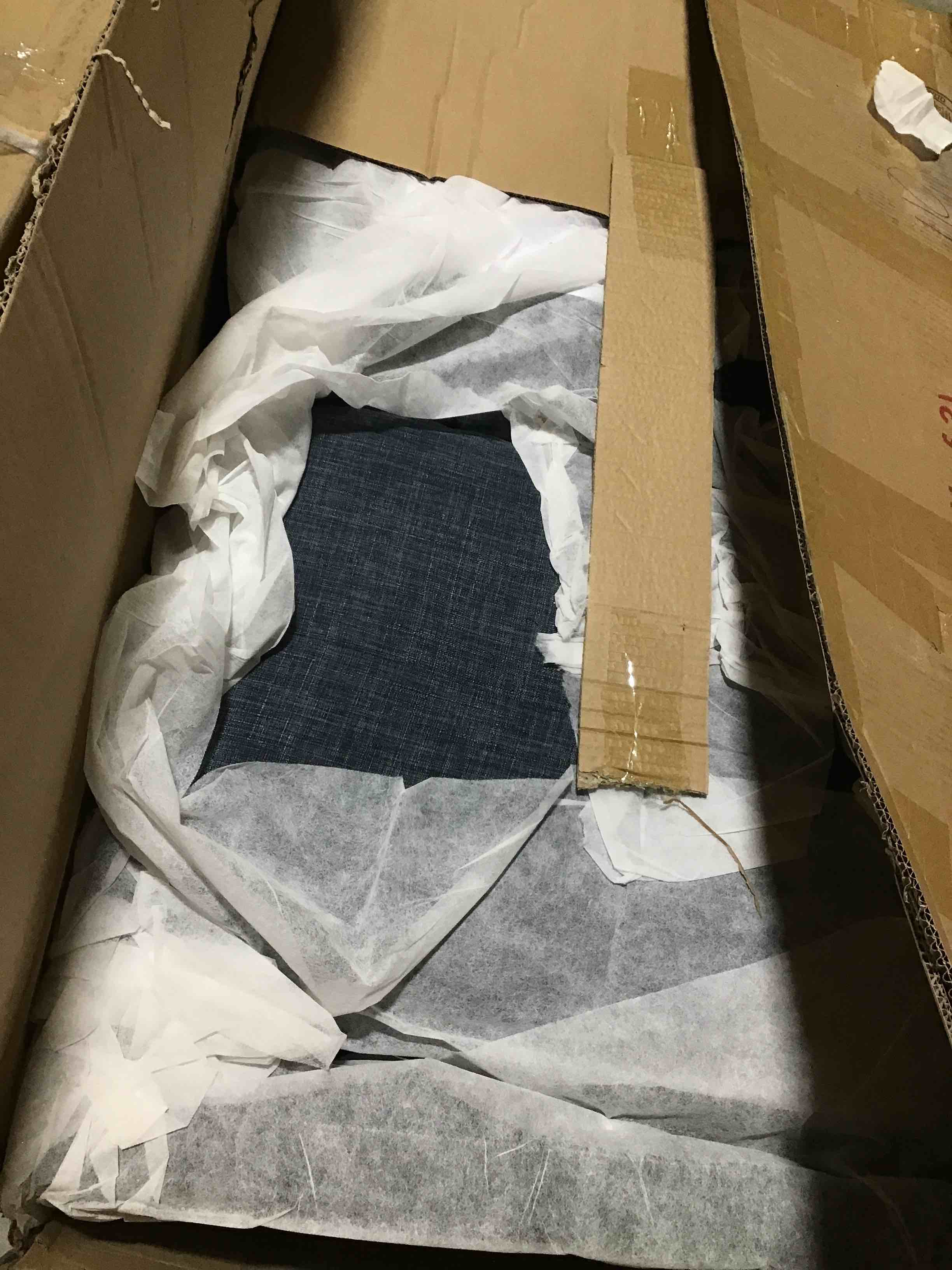 https://s3.amazonaws.com/lotting-images-prod/bidfta/RED4735388_1685464817259.jpeg