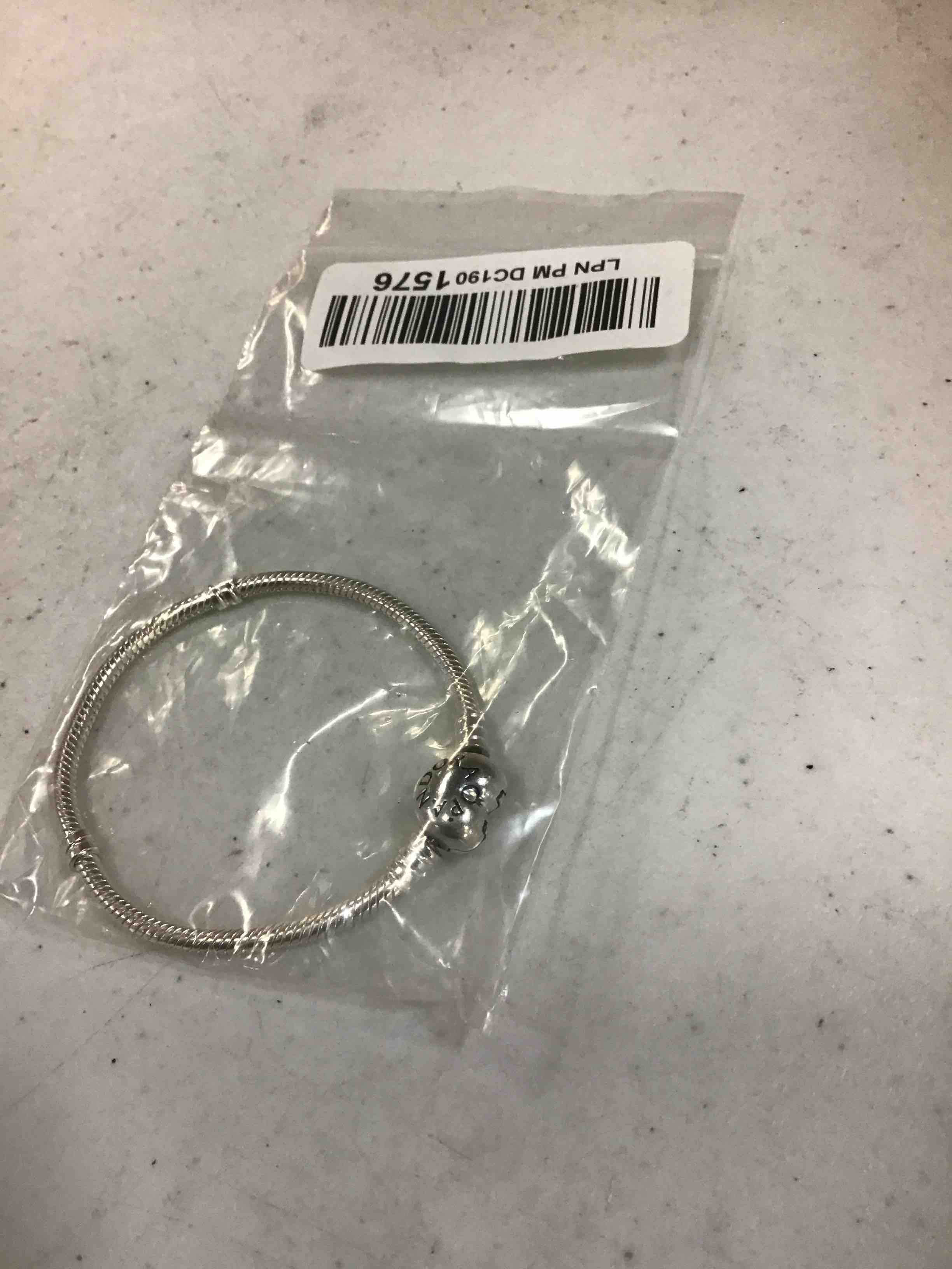 https://s3.amazonaws.com/lotting-images-prod/bidfta/RED4736766_1689013898527.jpeg
