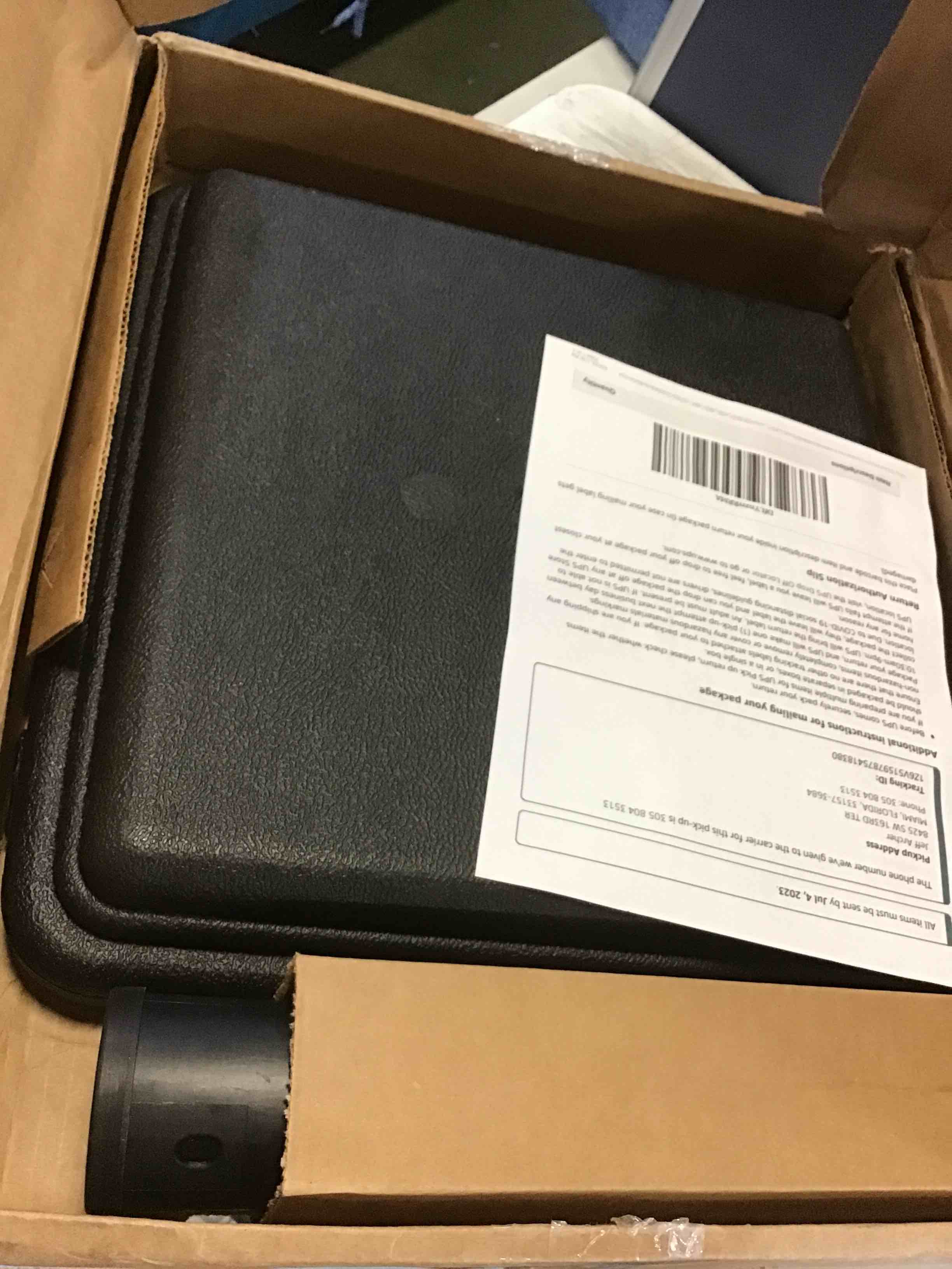 https://s3.amazonaws.com/lotting-images-prod/bidfta/RED4737860_1689012782609.jpeg