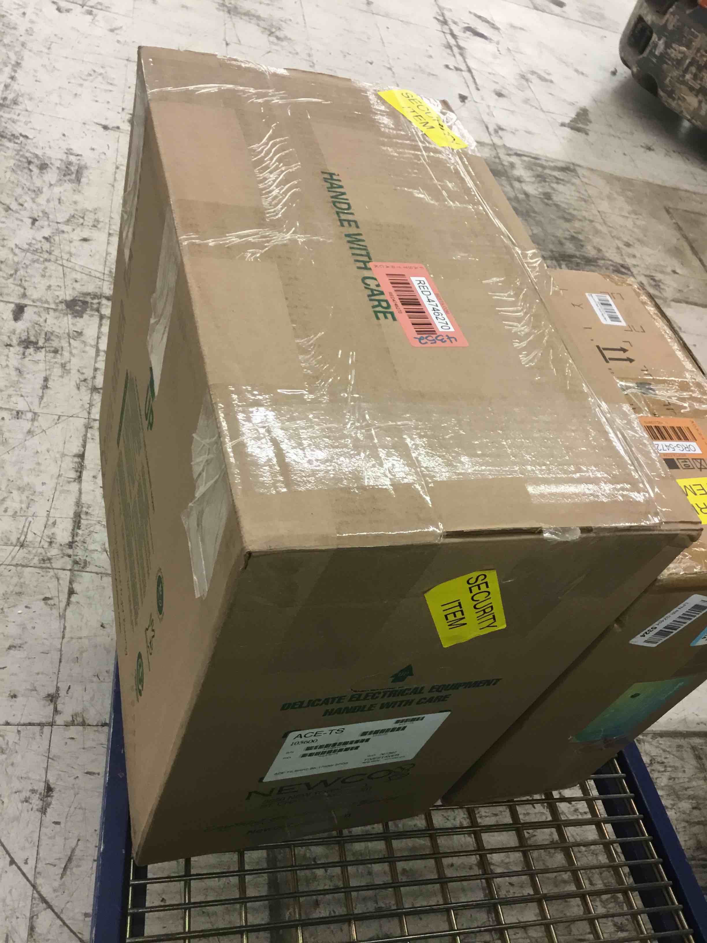 https://s3.amazonaws.com/lotting-images-prod/bidfta/RED4746270_1699296417413.jpeg