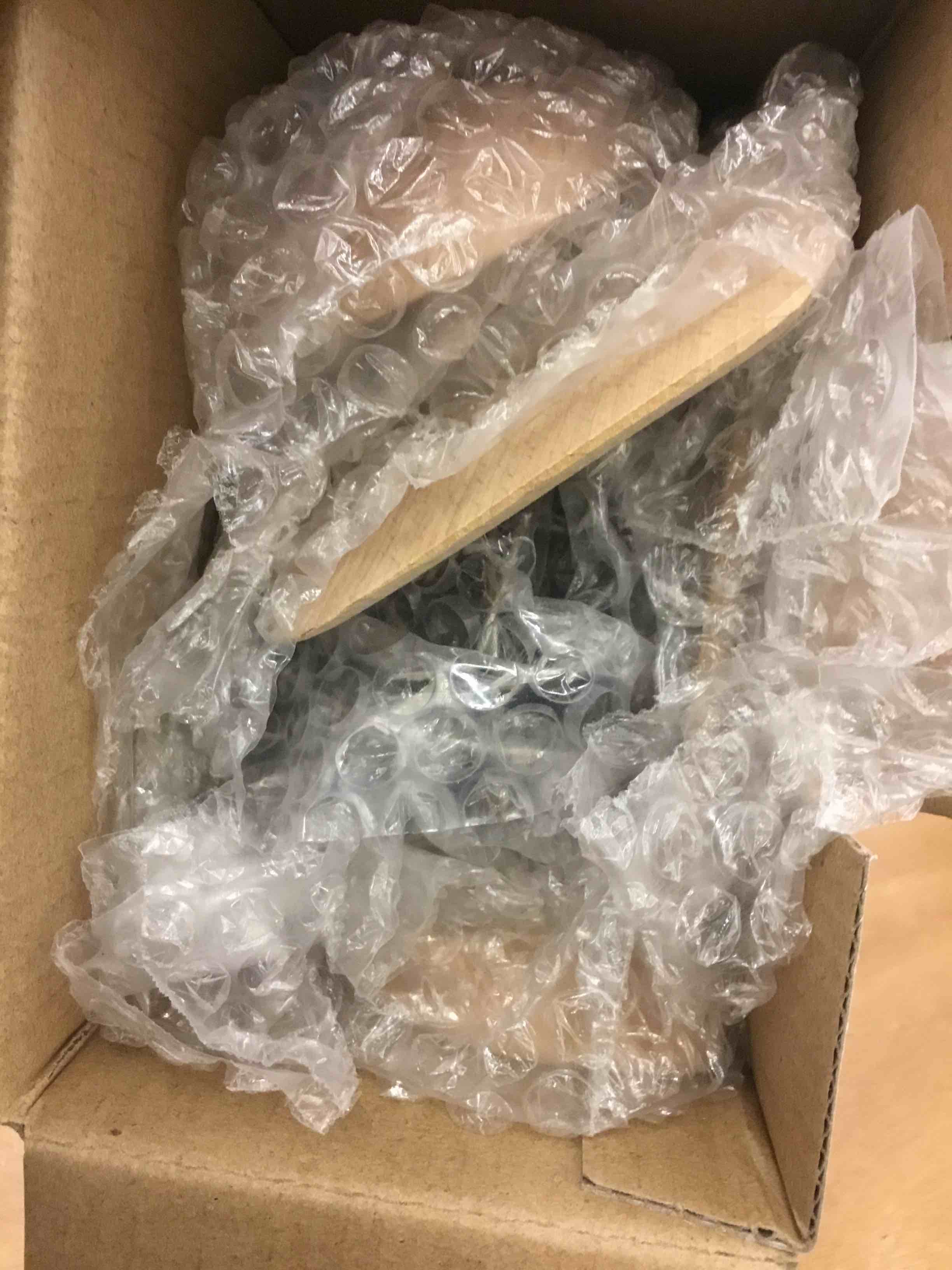 https://s3.amazonaws.com/lotting-images-prod/bidfta/RED4747880_1692210927784.jpeg