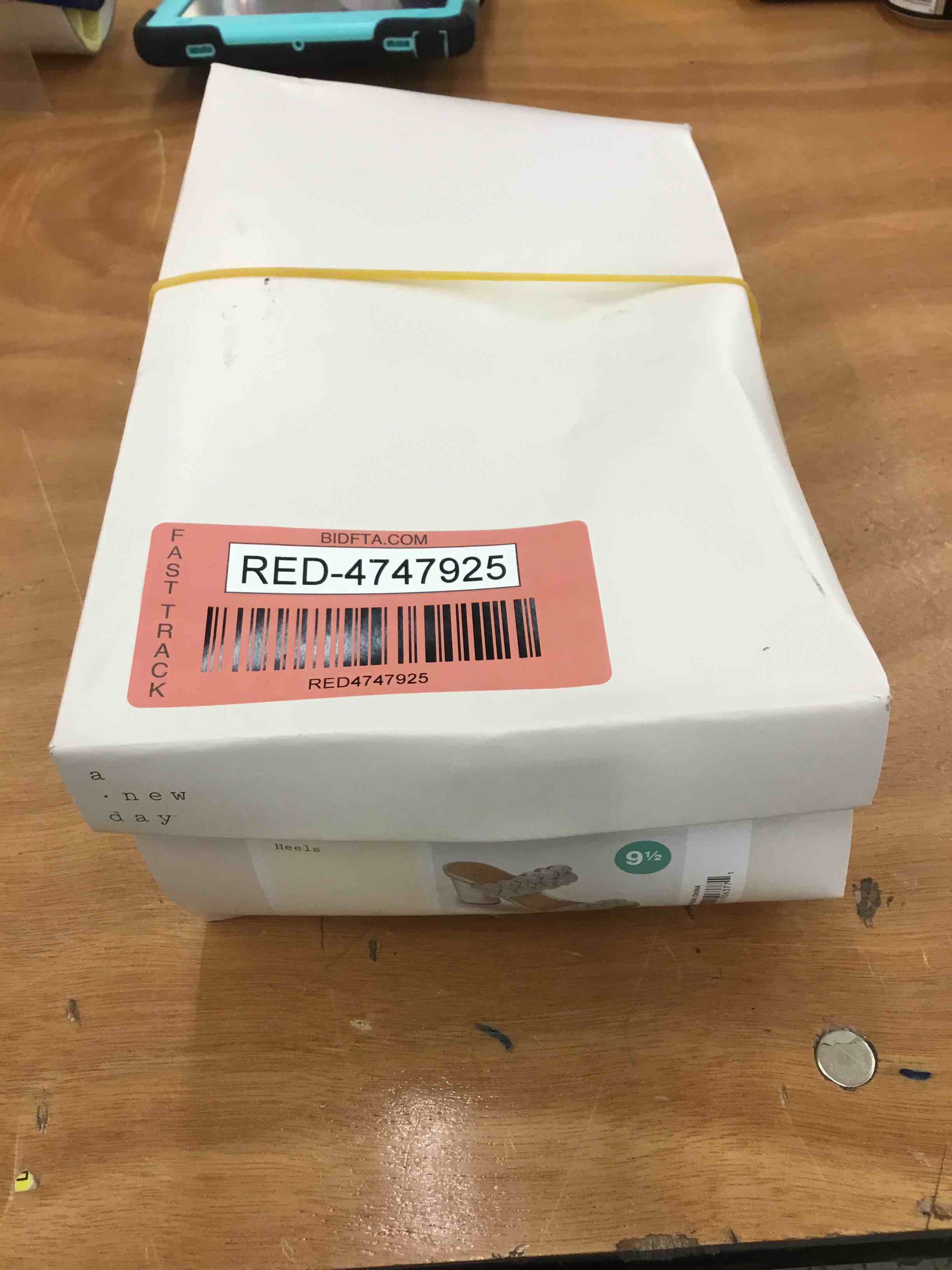 https://s3.amazonaws.com/lotting-images-prod/bidfta/RED4747925_1692215128499.jpeg