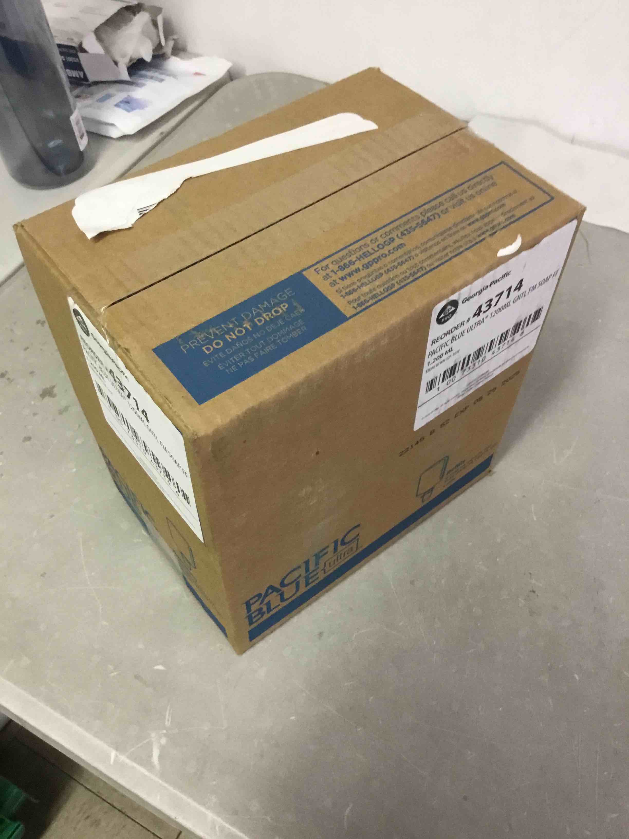 https://s3.amazonaws.com/lotting-images-prod/bidfta/RED4760031_1686244470043.jpeg