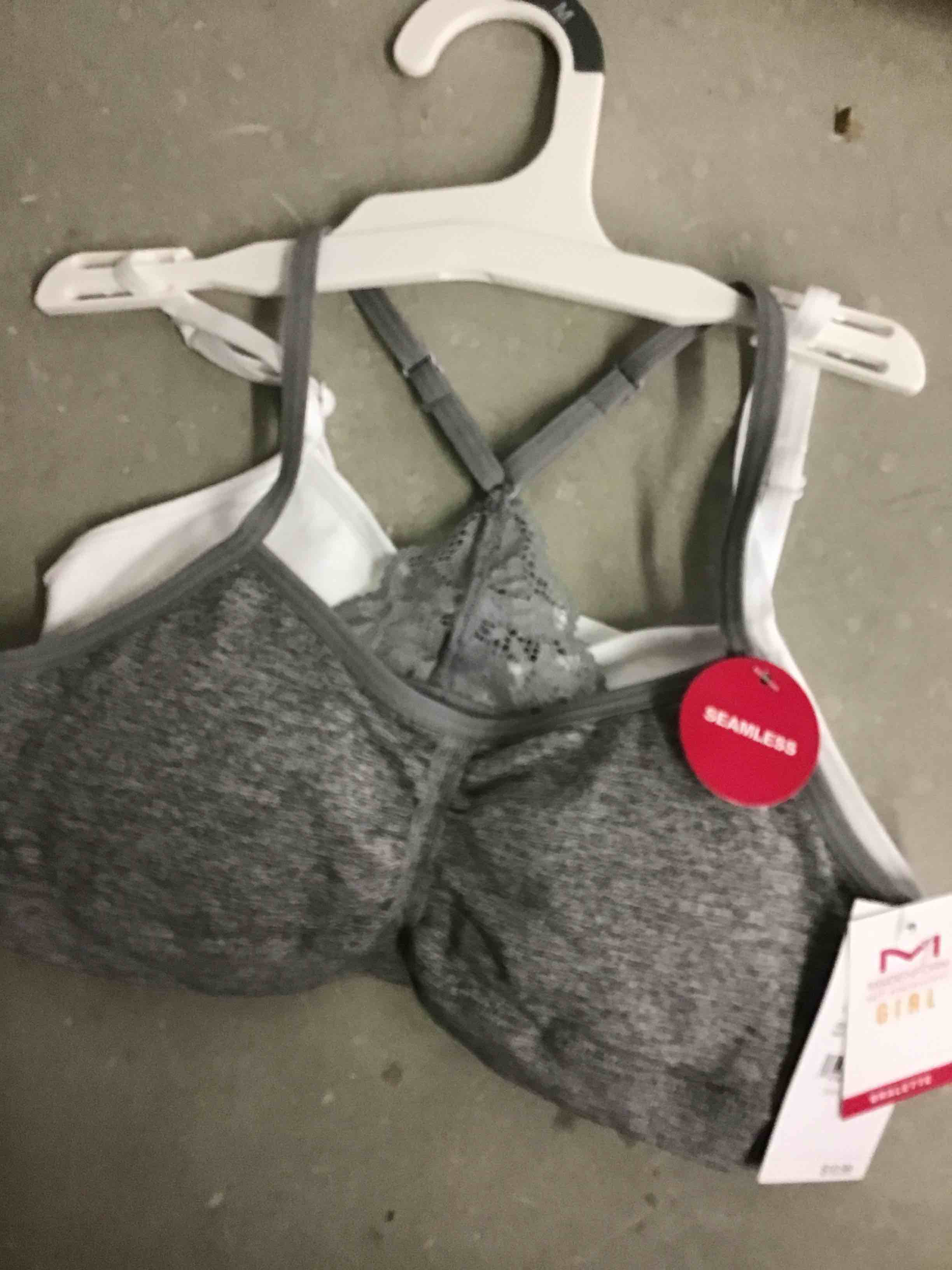 https://s3.amazonaws.com/lotting-images-prod/bidfta/RED4761745_1690569114865.jpeg