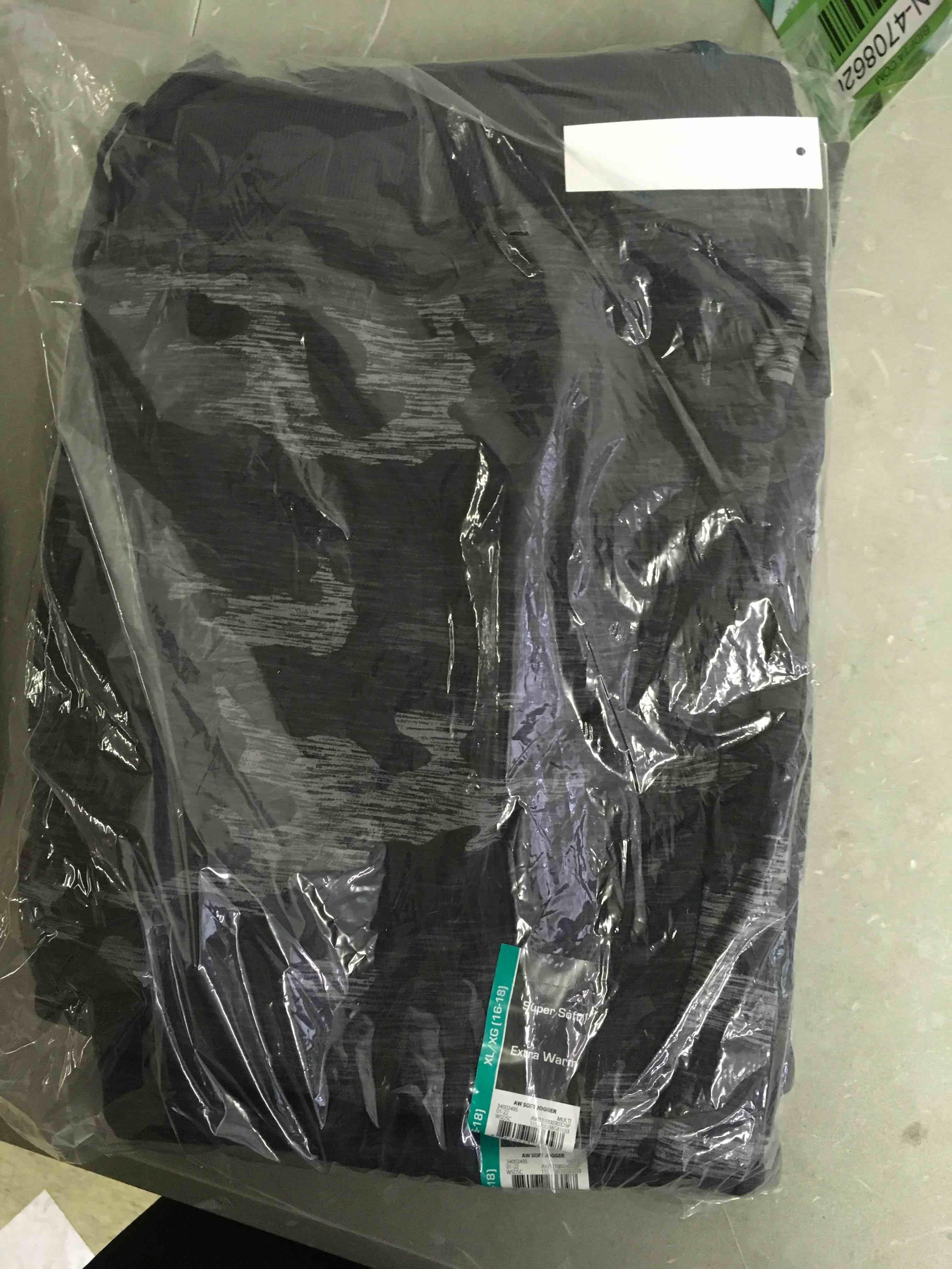 https://s3.amazonaws.com/lotting-images-prod/bidfta/RED4762375_1691174769751.jpeg