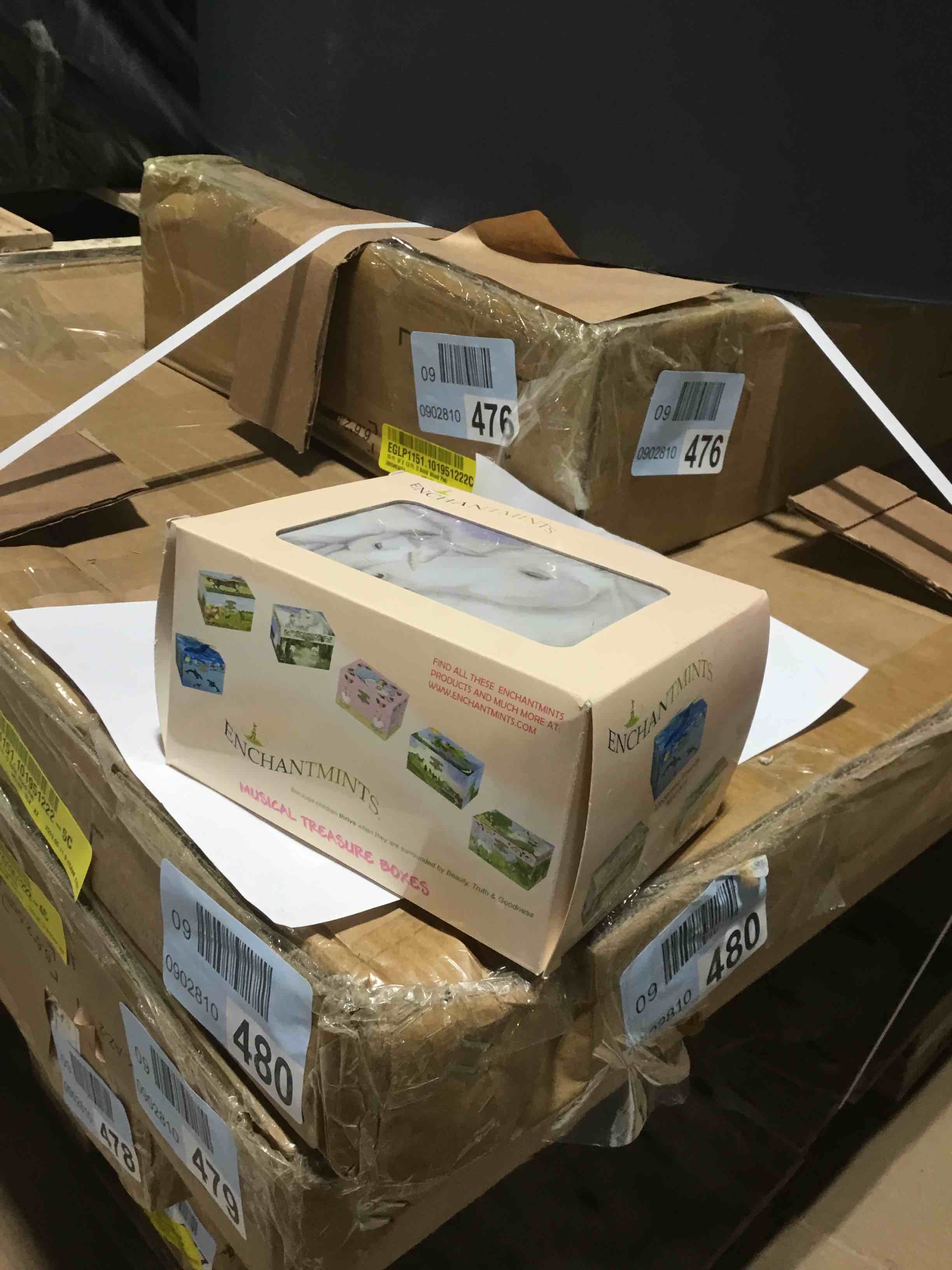https://s3.amazonaws.com/lotting-images-prod/bidfta/RED4763513_1686754934400.jpeg