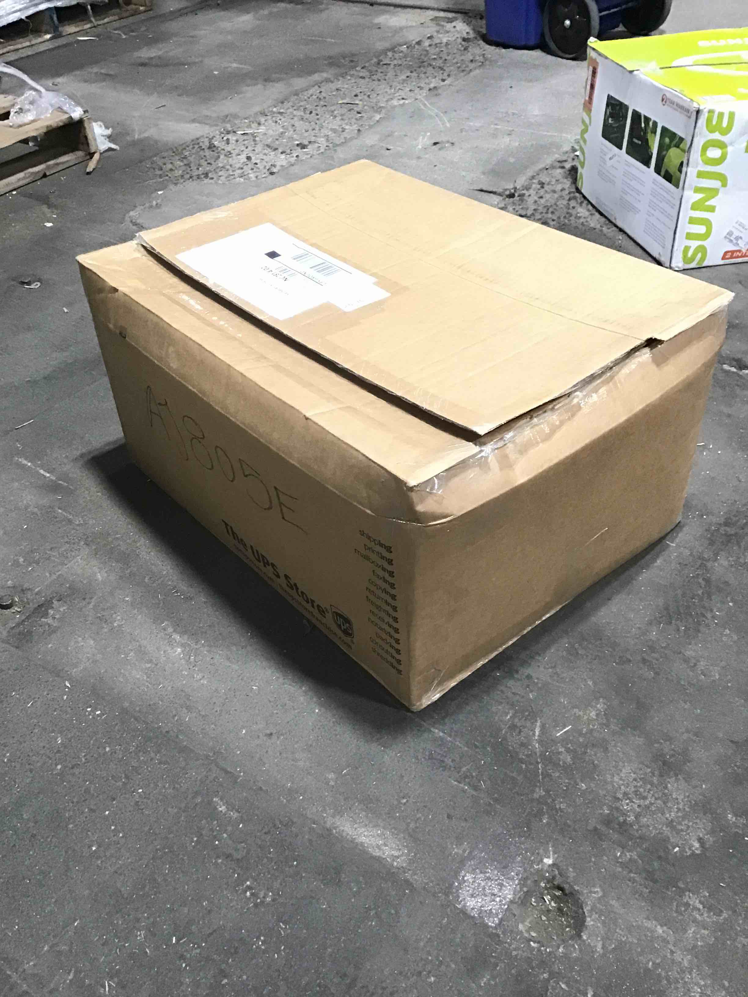 https://s3.amazonaws.com/lotting-images-prod/bidfta/RED4763644_1686936576114.jpeg