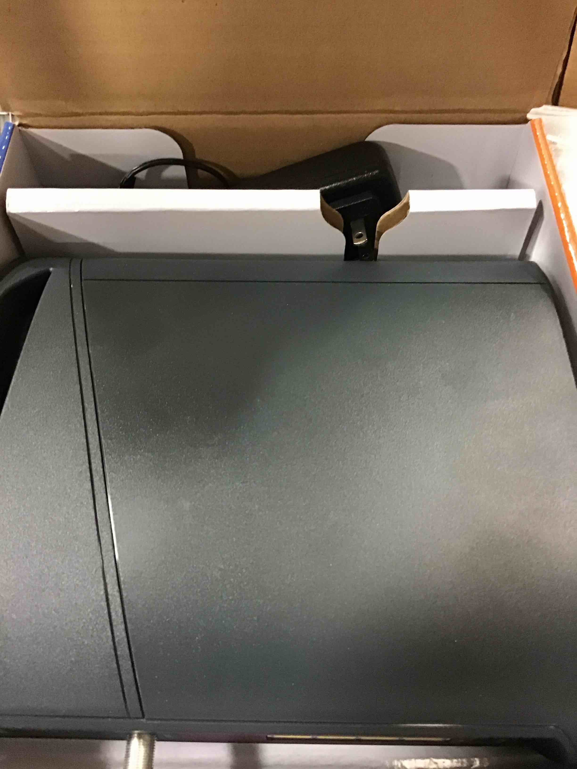 https://s3.amazonaws.com/lotting-images-prod/bidfta/RED4771521_1689193819081.jpeg