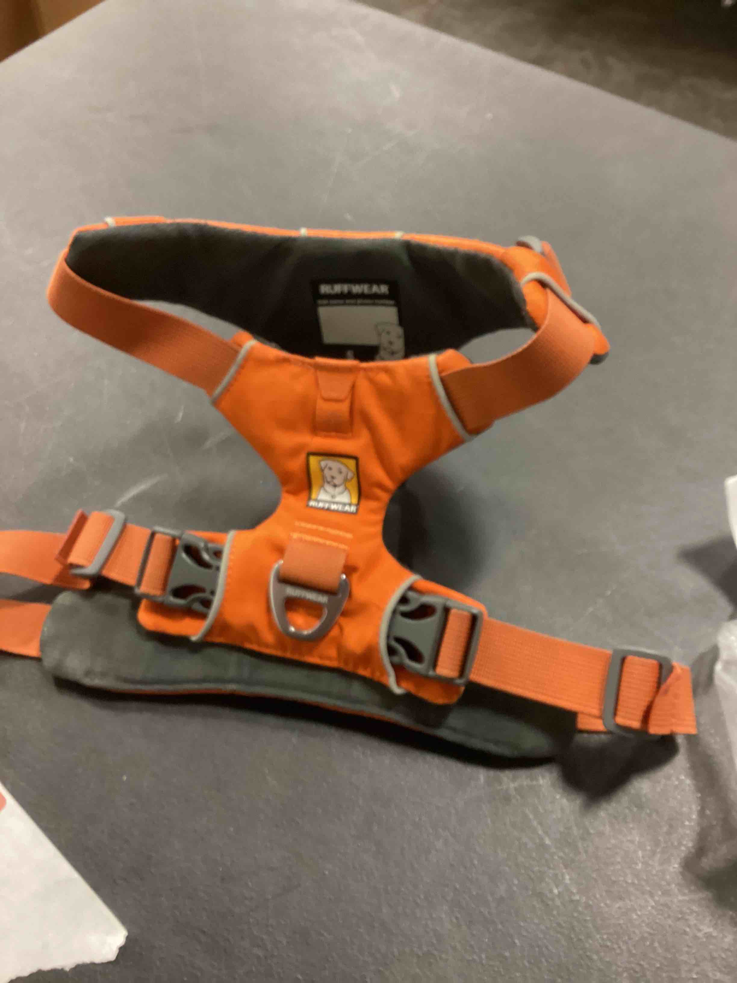 https://s3.amazonaws.com/lotting-images-prod/bidfta/RED4775005_1706025623608.jpeg
