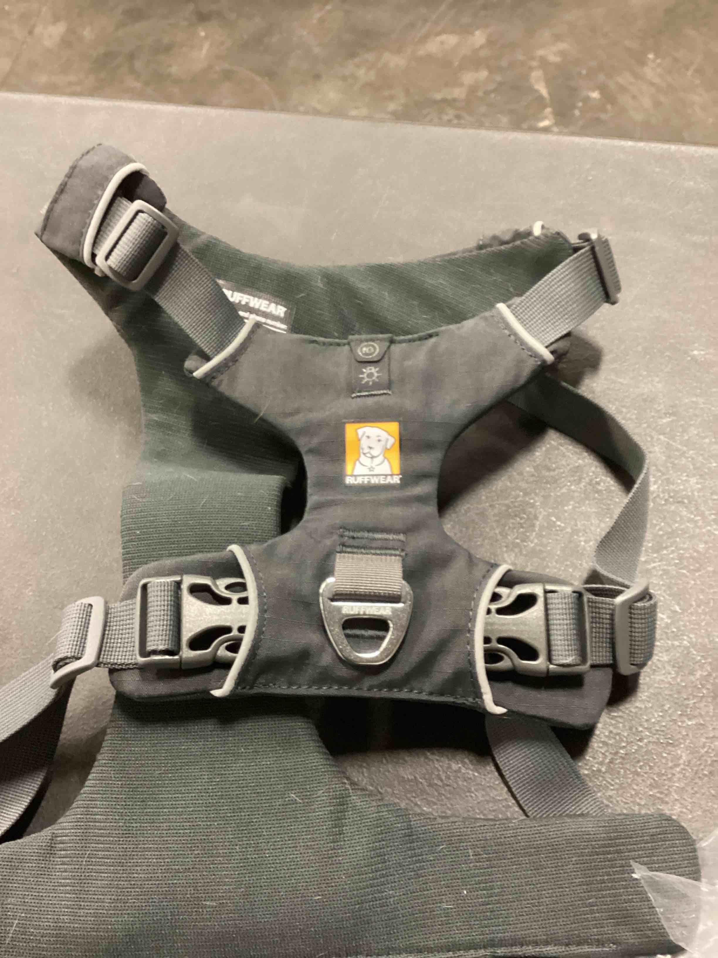https://s3.amazonaws.com/lotting-images-prod/bidfta/RED4775009_1706026024689.jpeg