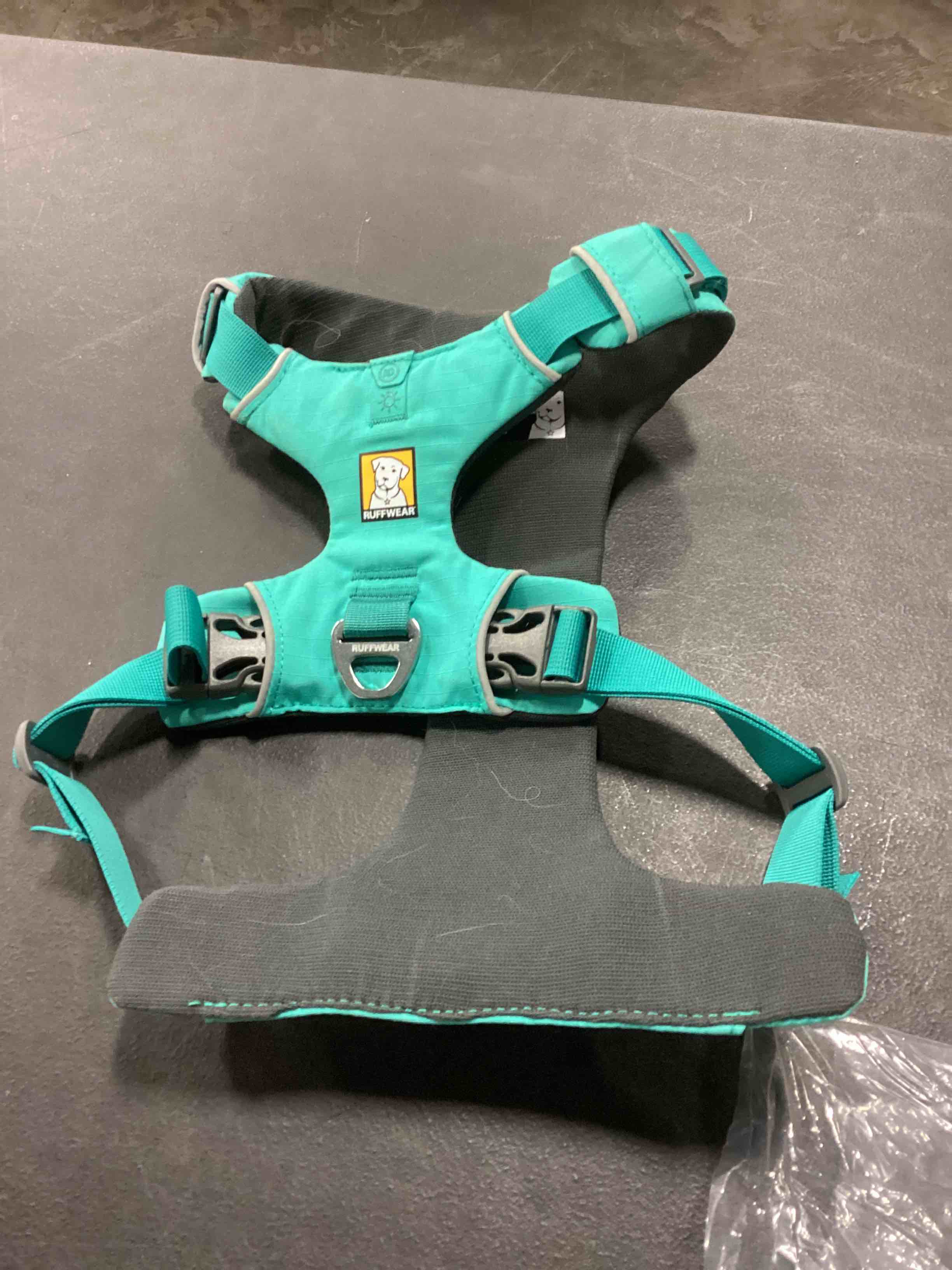 https://s3.amazonaws.com/lotting-images-prod/bidfta/RED4775011_1706026271269.jpeg