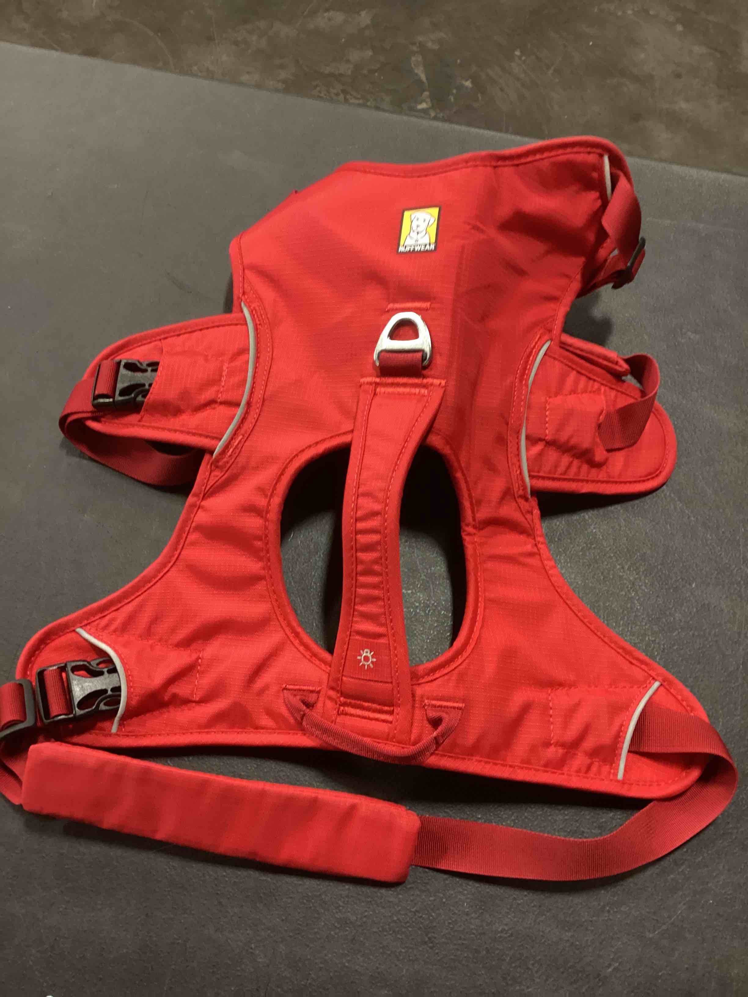 https://s3.amazonaws.com/lotting-images-prod/bidfta/RED4775026_1706028057429.jpeg