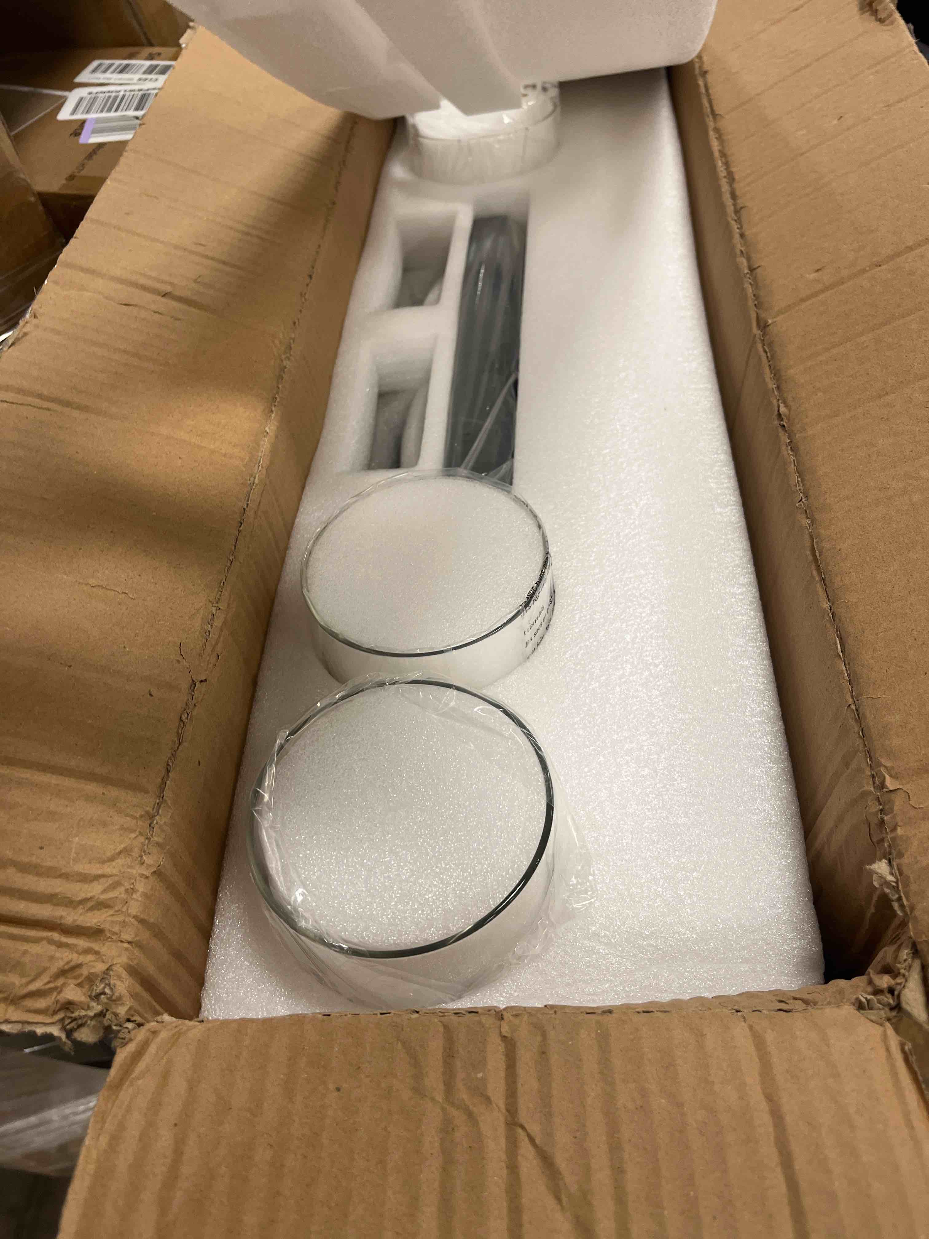 https://s3.amazonaws.com/lotting-images-prod/bidfta/RED4775904_1707324159896.jpeg
