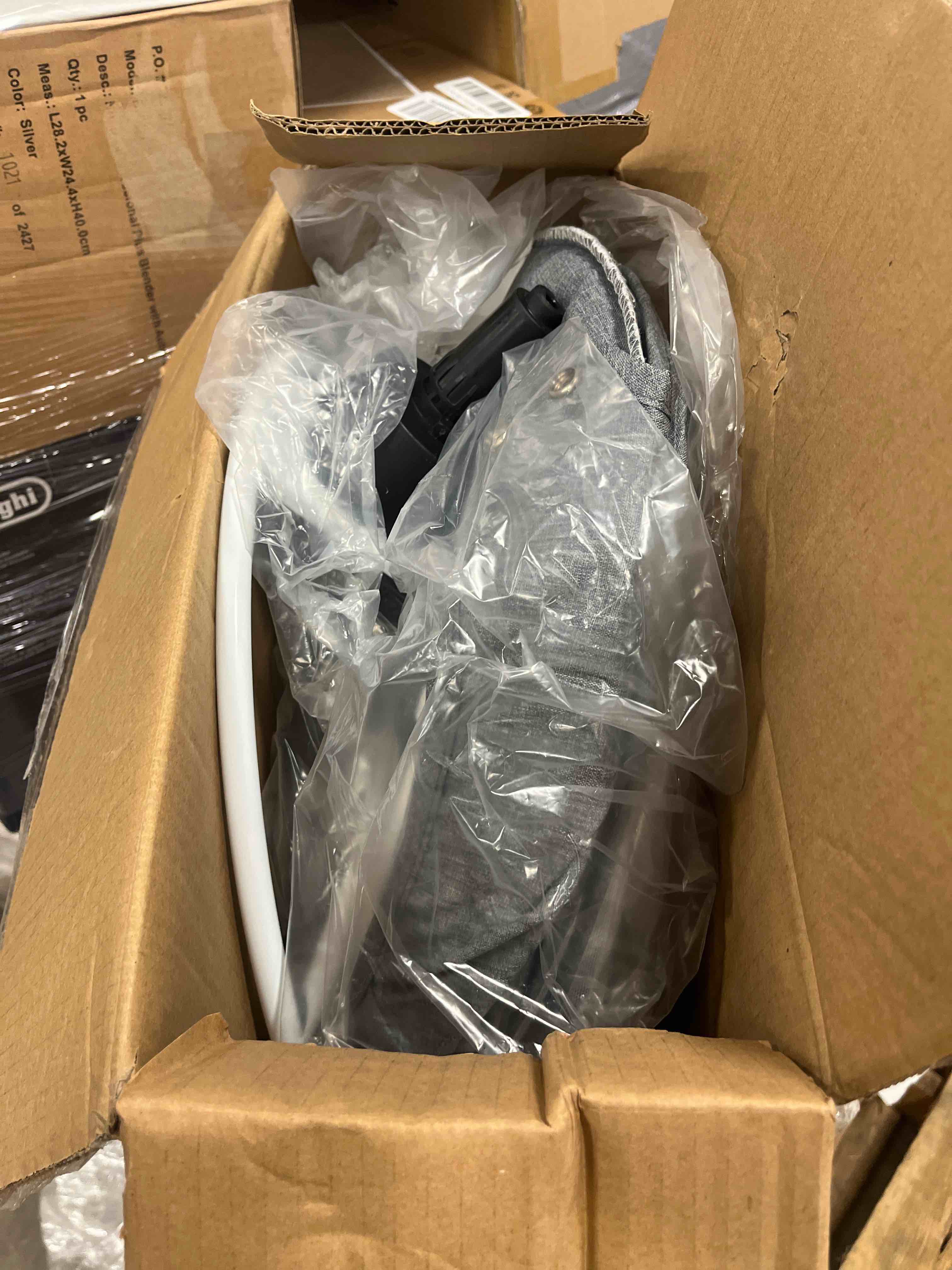 https://s3.amazonaws.com/lotting-images-prod/bidfta/RED4775905_1707324545000.jpeg
