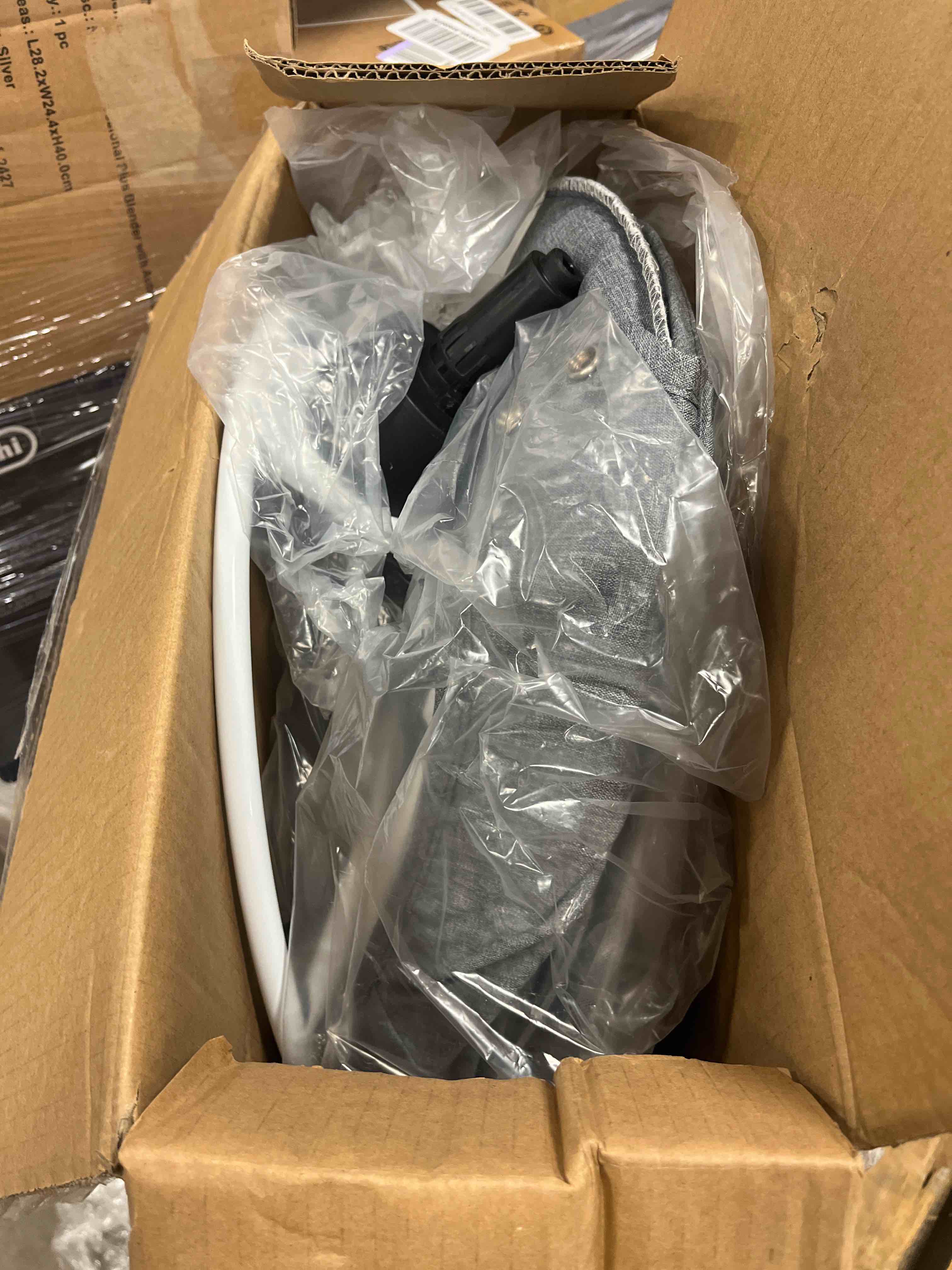 https://s3.amazonaws.com/lotting-images-prod/bidfta/RED4775905_1707324545962.jpeg