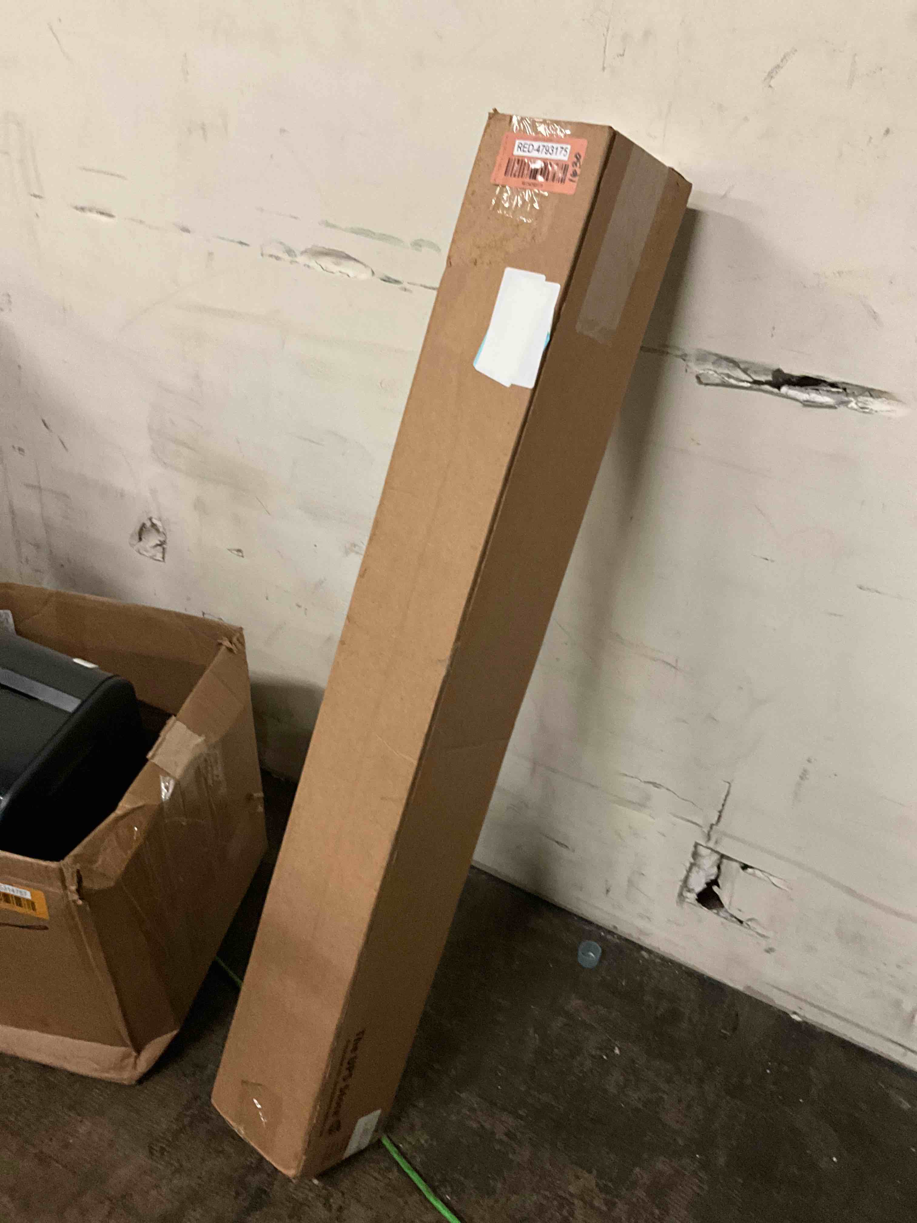 https://s3.amazonaws.com/lotting-images-prod/bidfta/RED4793175_1692034189211.jpeg