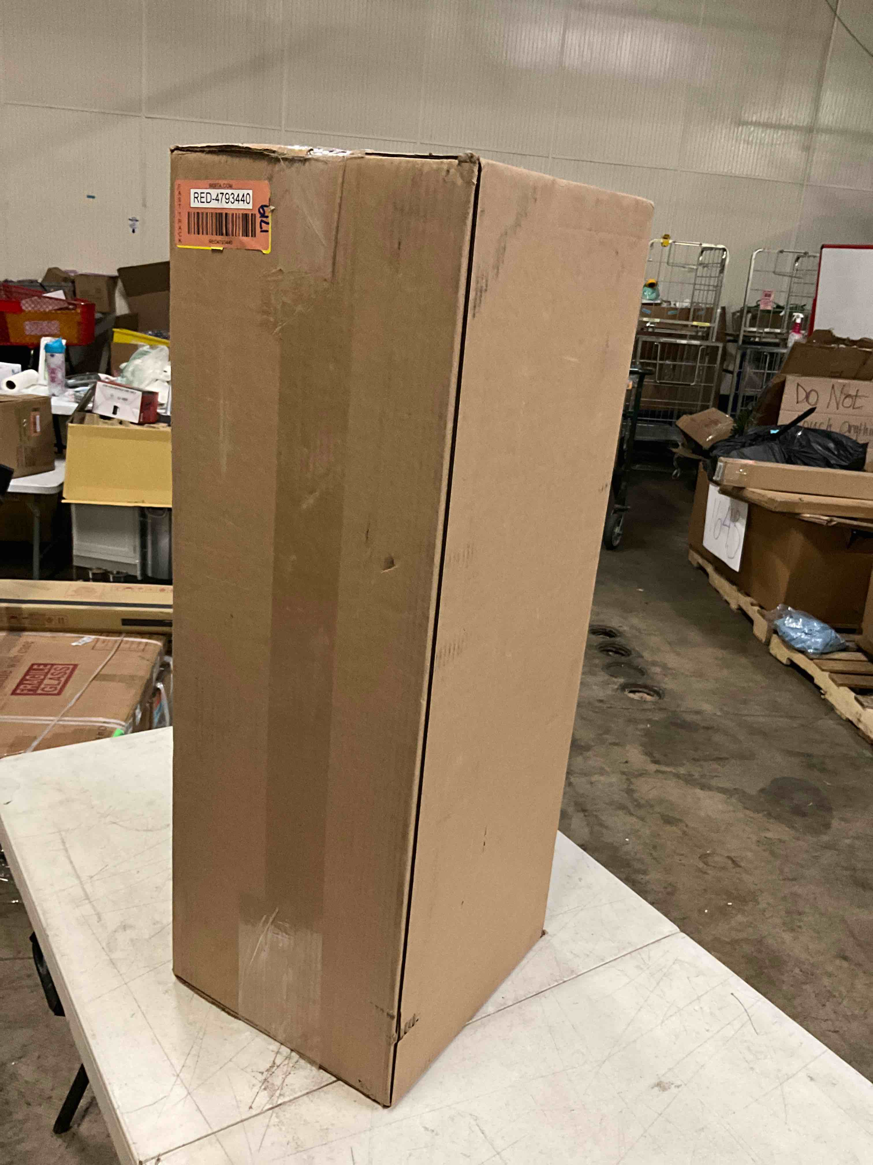 https://s3.amazonaws.com/lotting-images-prod/bidfta/RED4793440_1693401902210.jpeg