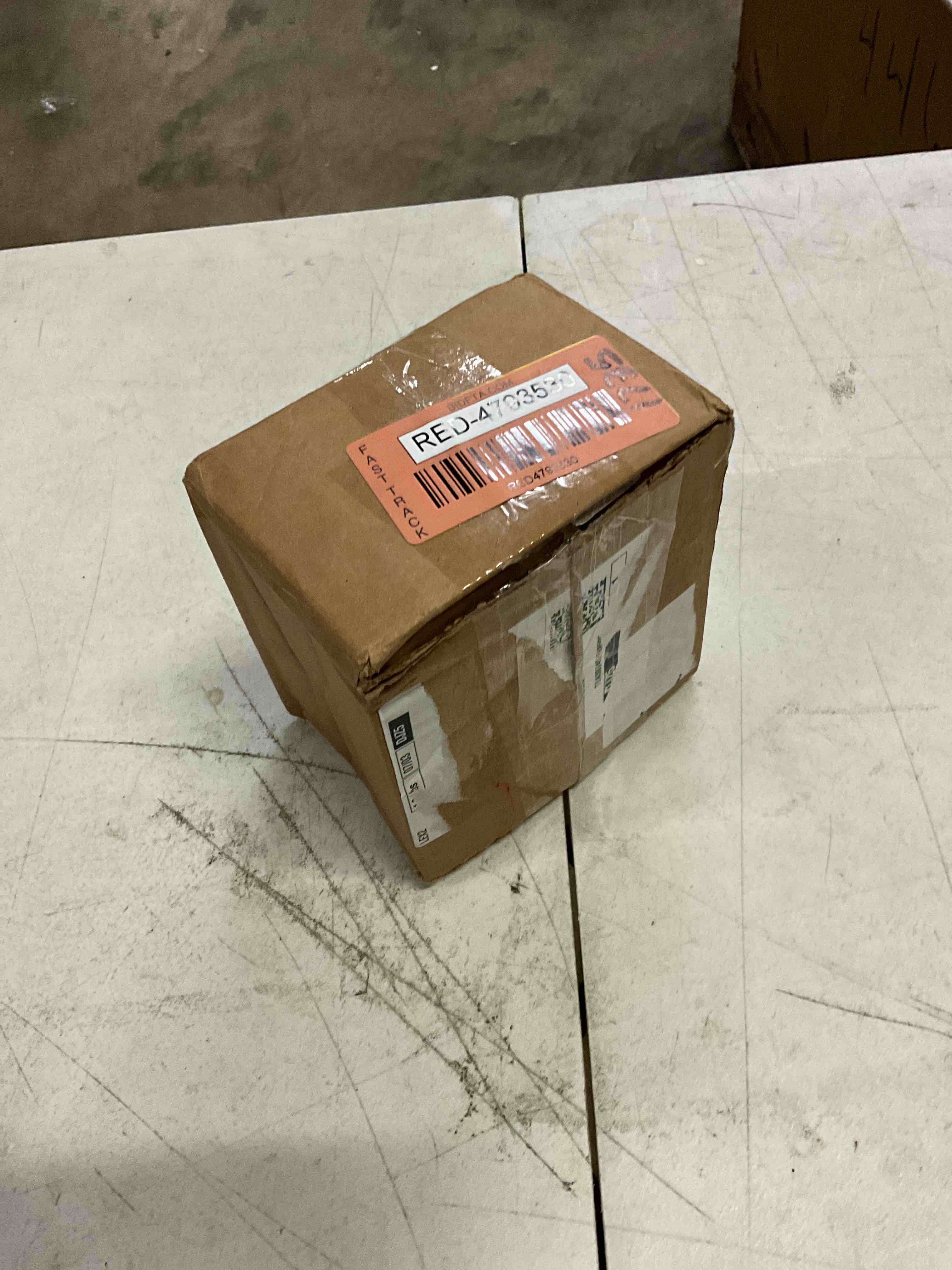 https://s3.amazonaws.com/lotting-images-prod/bidfta/RED4793530_1693494302203.jpeg