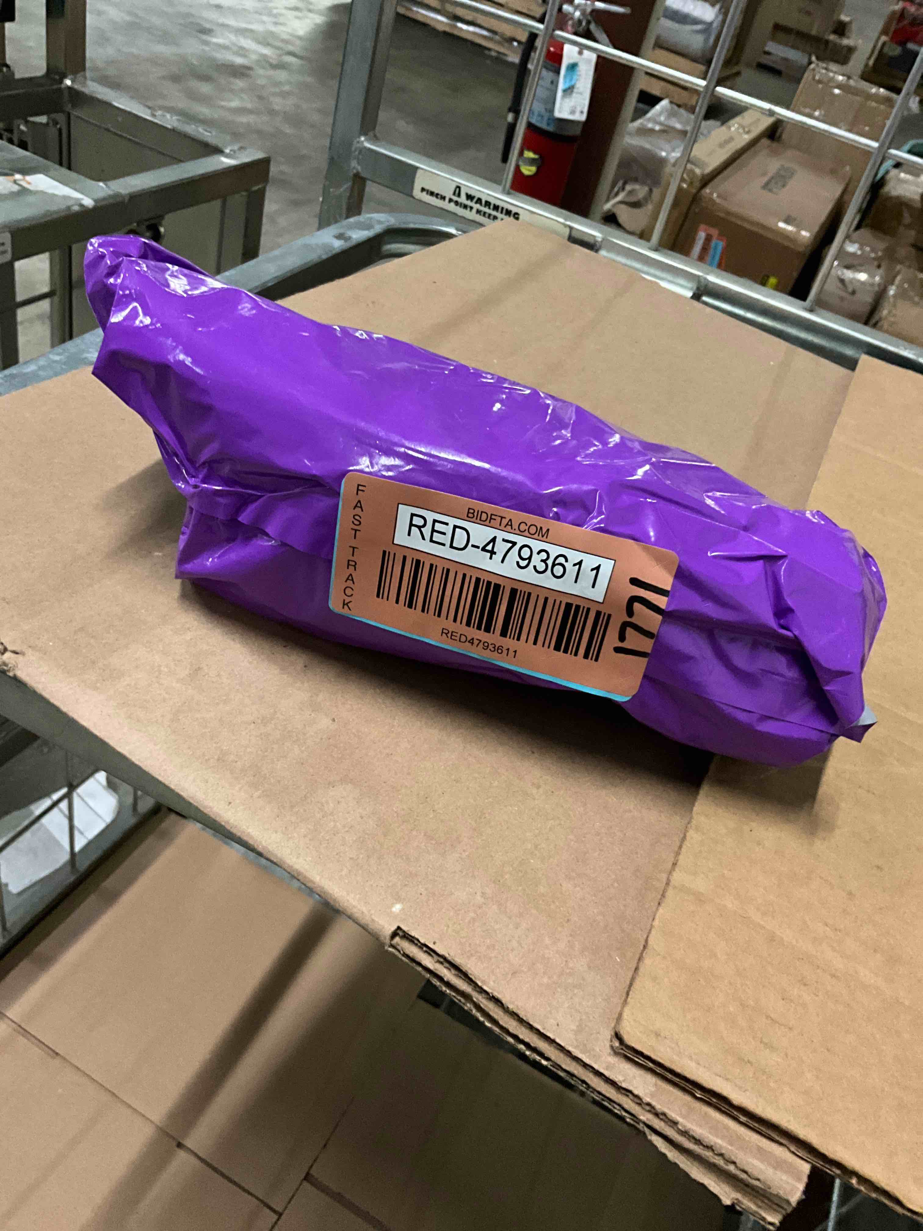 https://s3.amazonaws.com/lotting-images-prod/bidfta/RED4793611_1694440144473.jpeg
