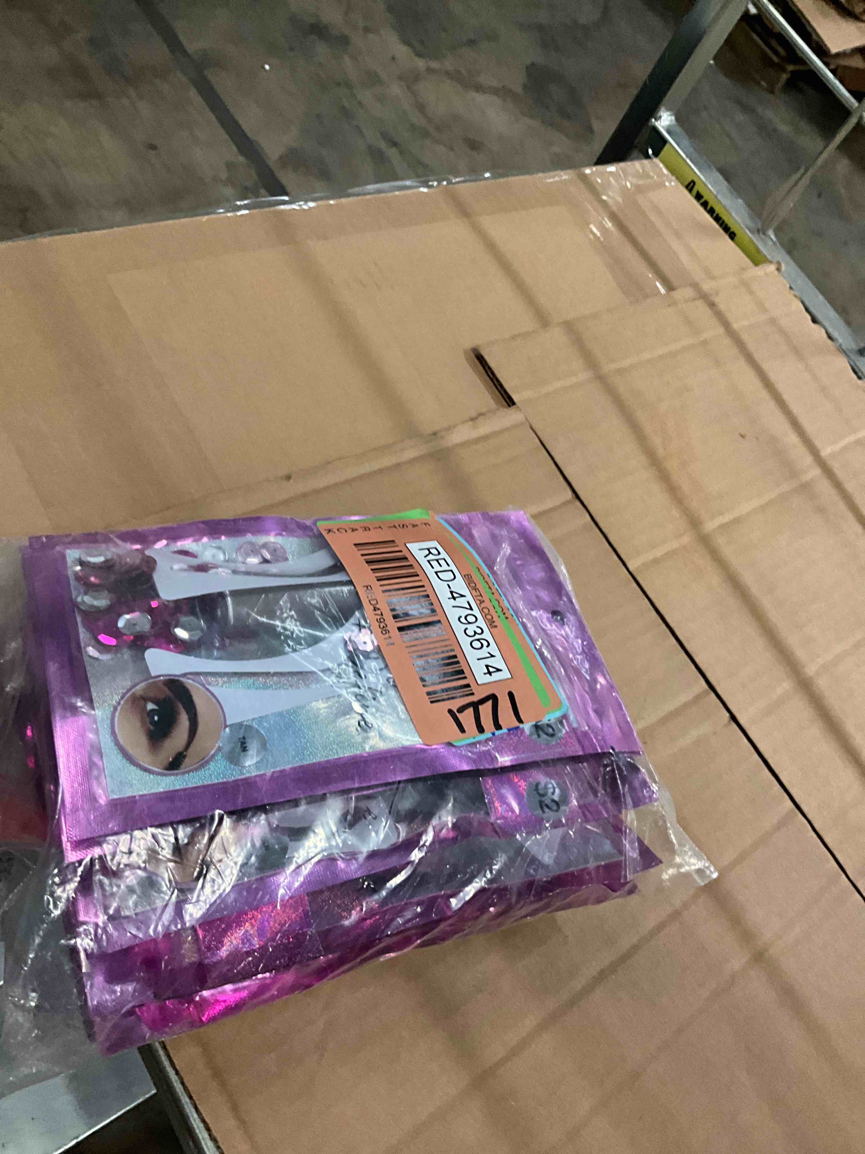 https://s3.amazonaws.com/lotting-images-prod/bidfta/RED4793614_1694440274661.jpeg