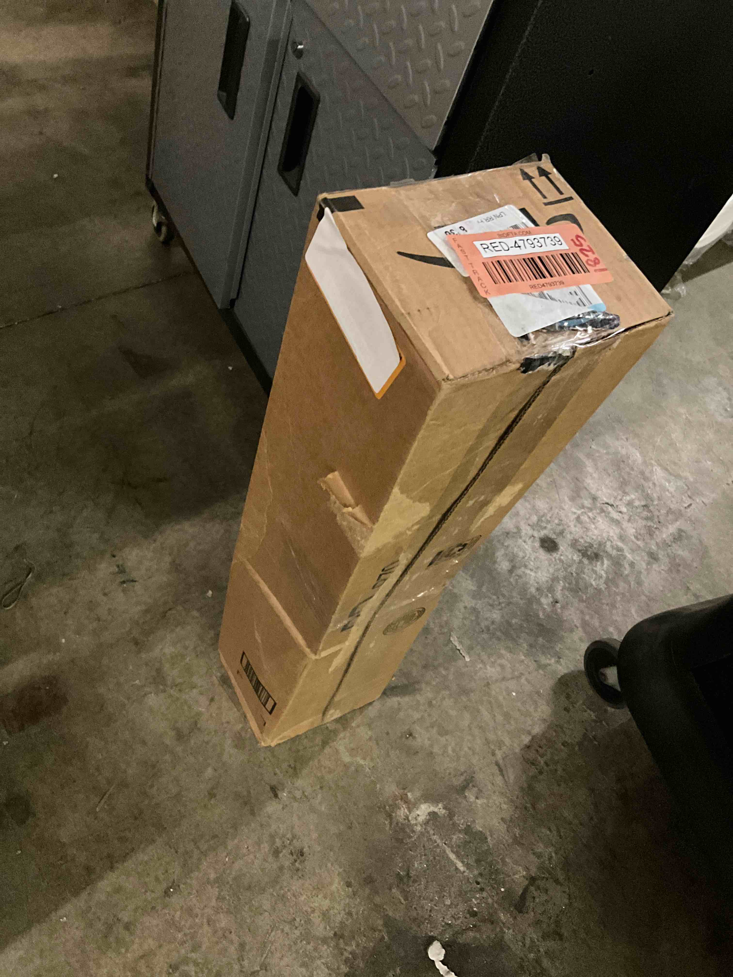 https://s3.amazonaws.com/lotting-images-prod/bidfta/RED4793739_1695222417502.jpeg