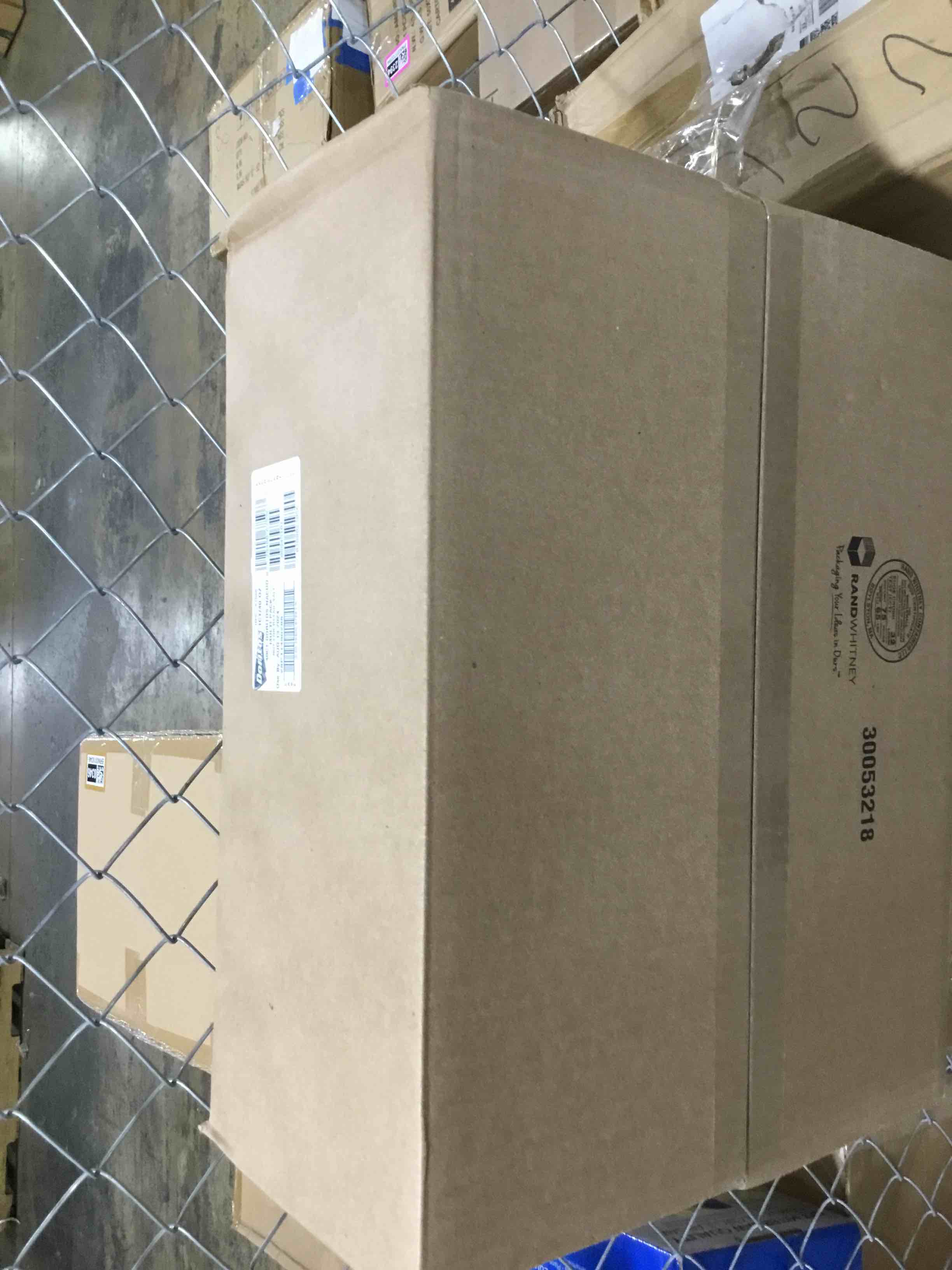 https://s3.amazonaws.com/lotting-images-prod/bidfta/RED4810533_1725911871387.jpeg