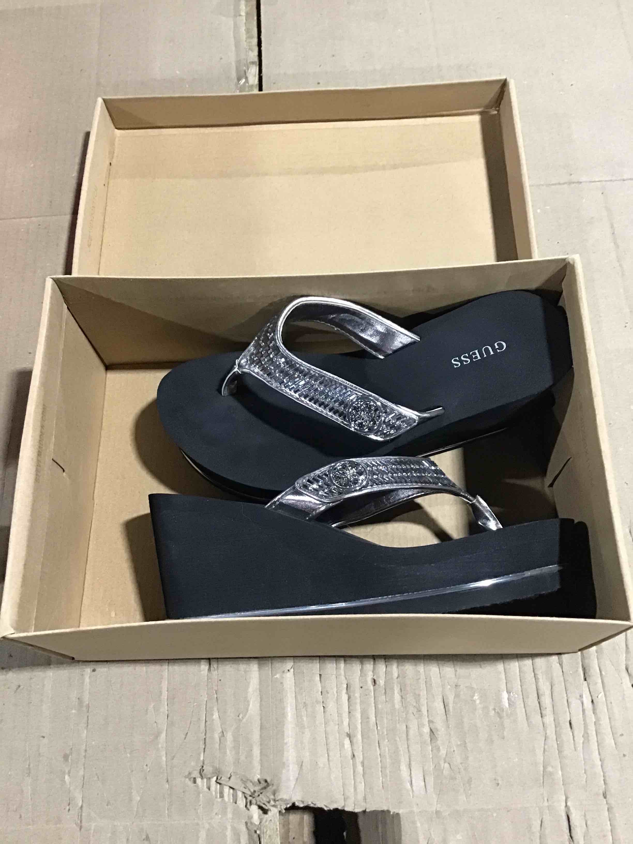 https://s3.amazonaws.com/lotting-images-prod/bidfta/RED4811892_1692646911290.jpeg