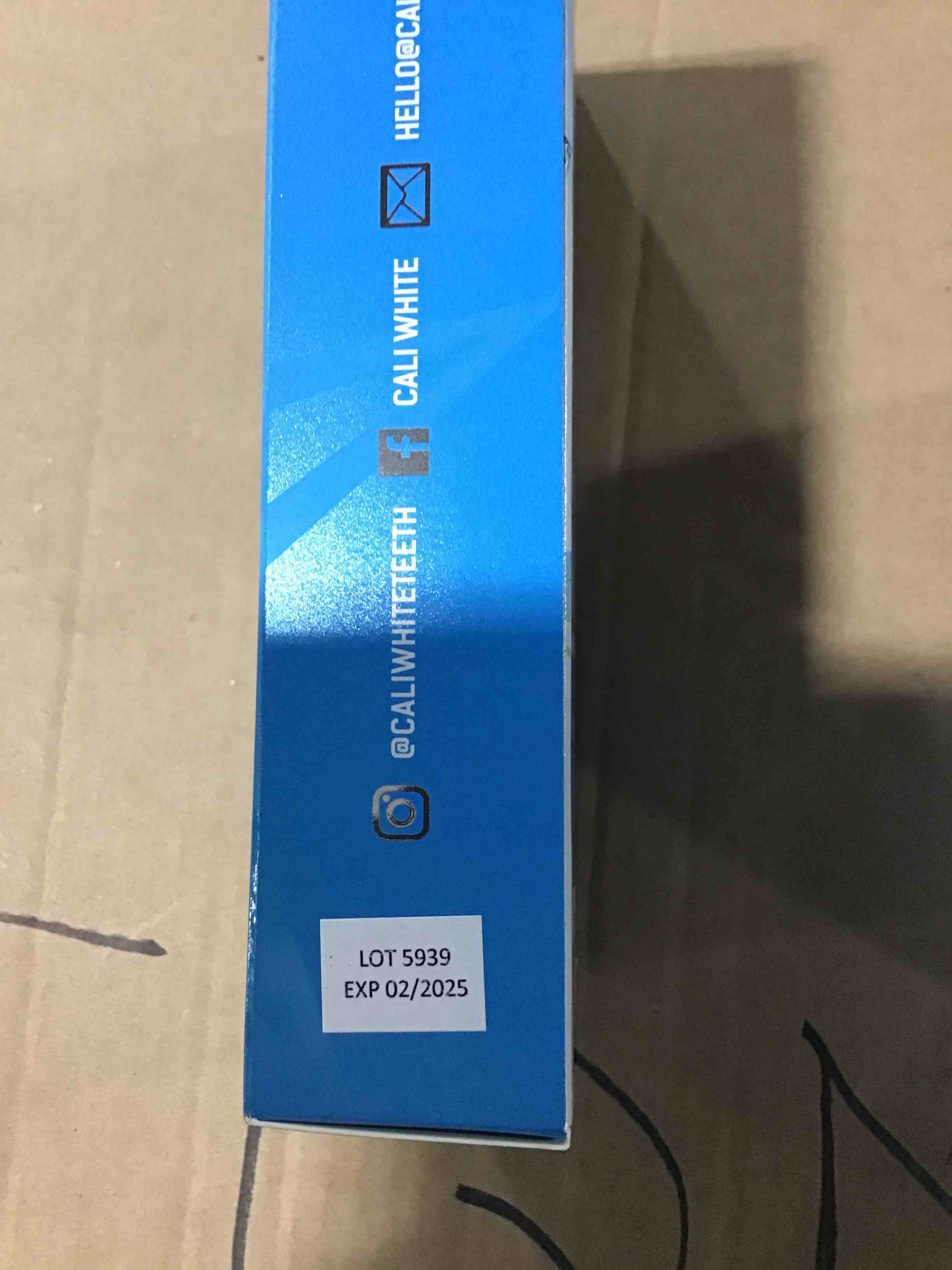 https://s3.amazonaws.com/lotting-images-prod/bidfta/RED4814346_1690217707347.jpeg