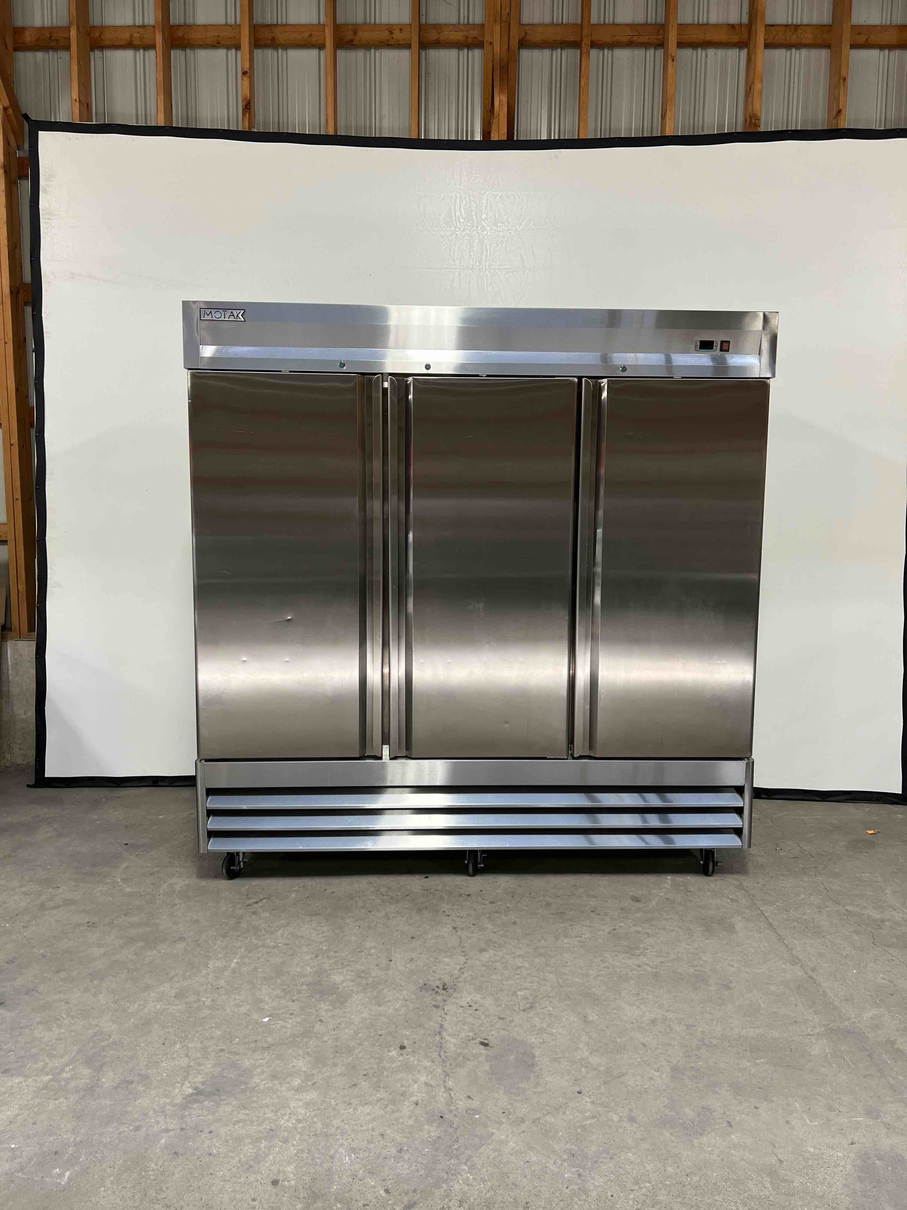 2022 MOTAK THREE DOOR REACH IN REFRIGERATOR ON CASTERS 