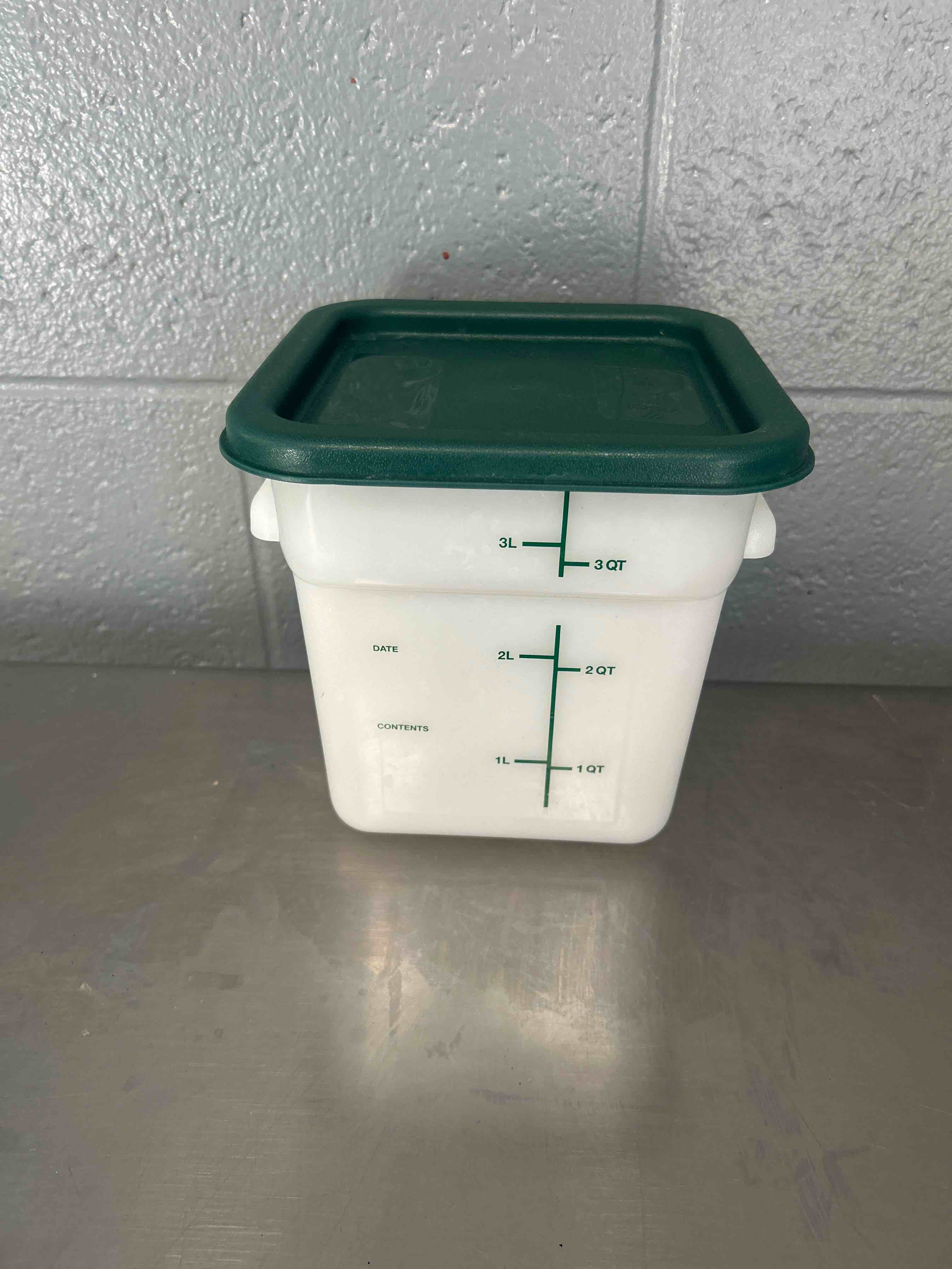 4 QUART STORAGE CONTAINER WITH LID