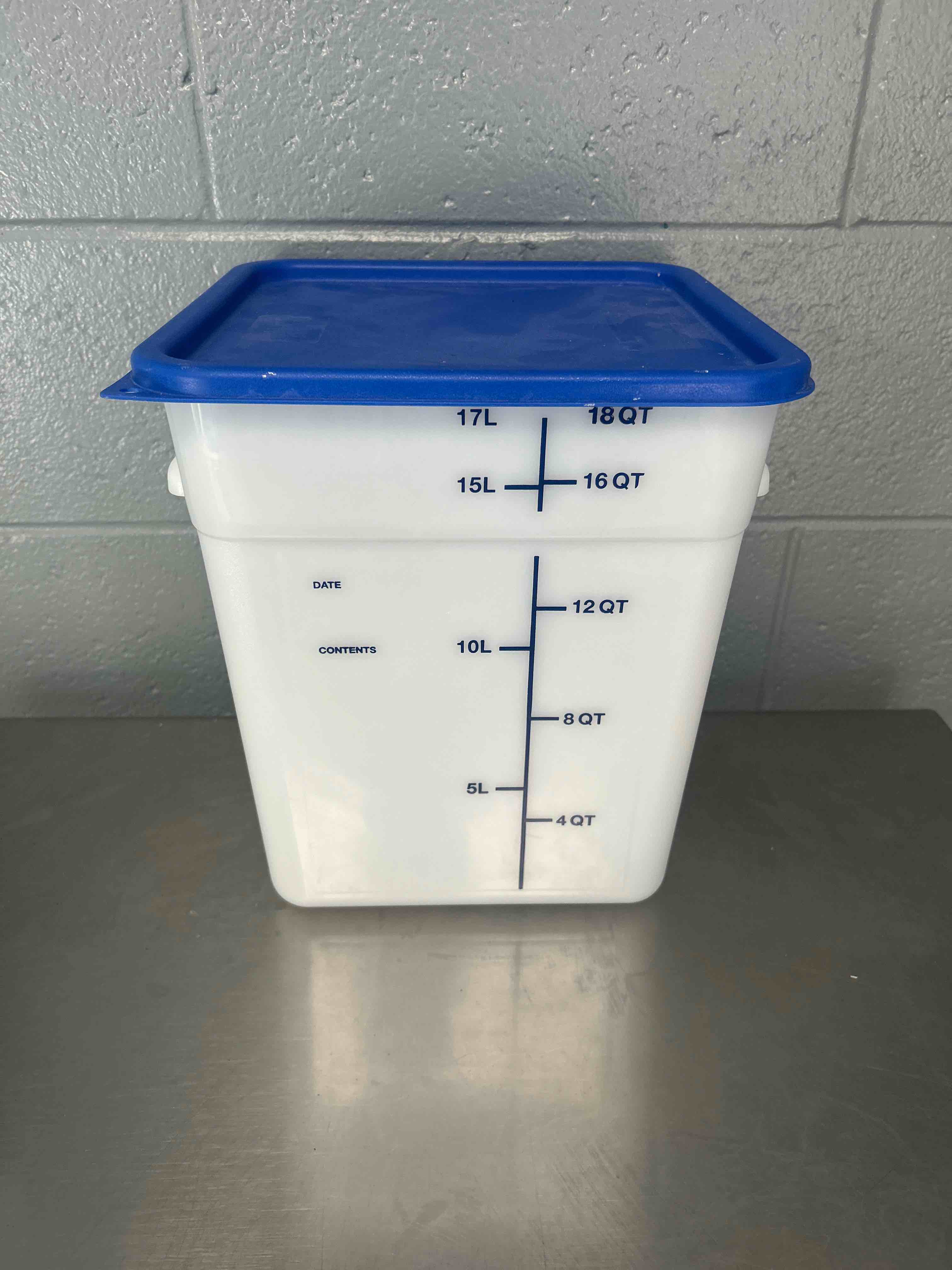 18 QUART STORAGE CONTAINER WITH LID