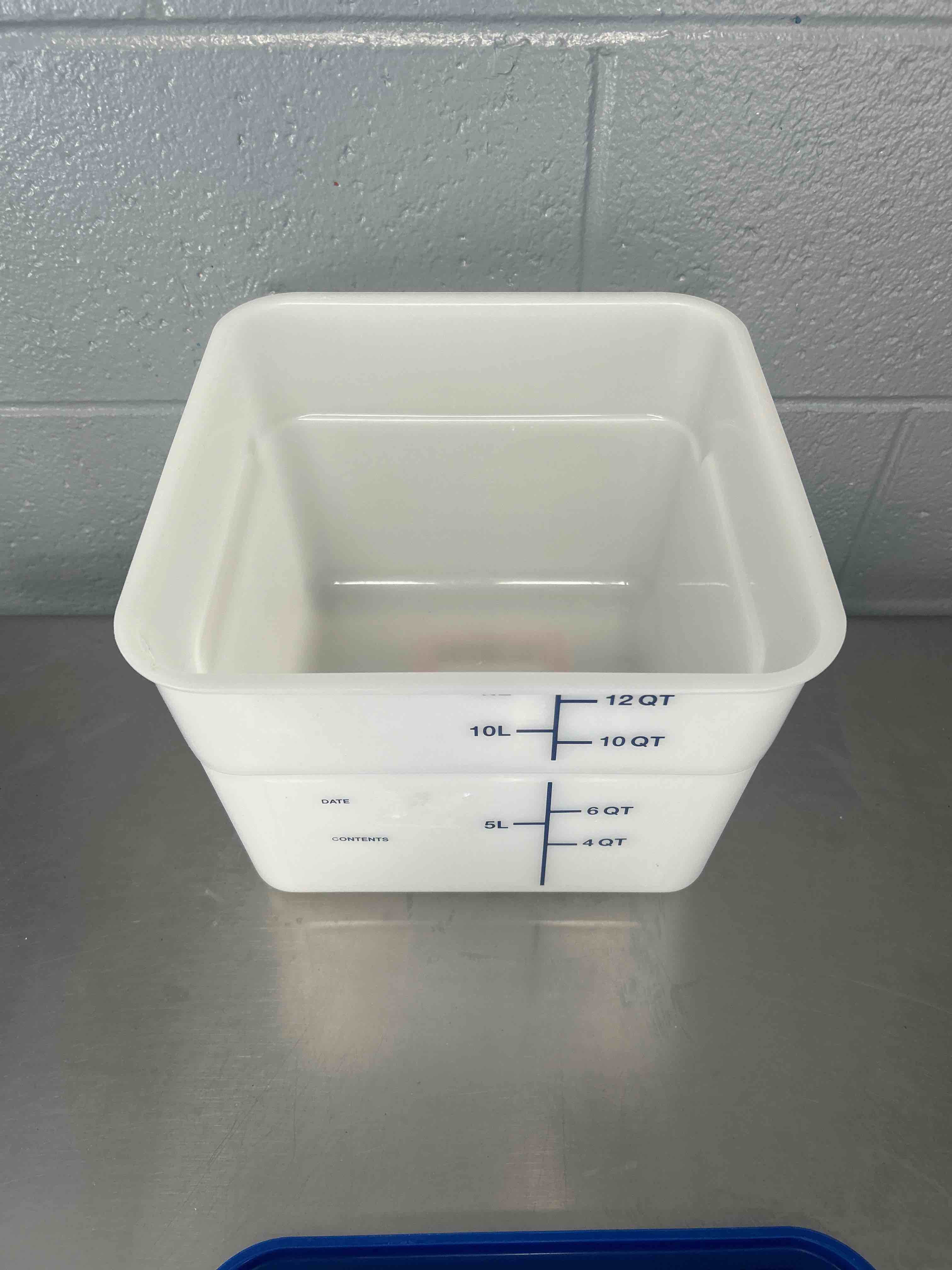 12 QUART STORAGE CONTAINER WITH LID