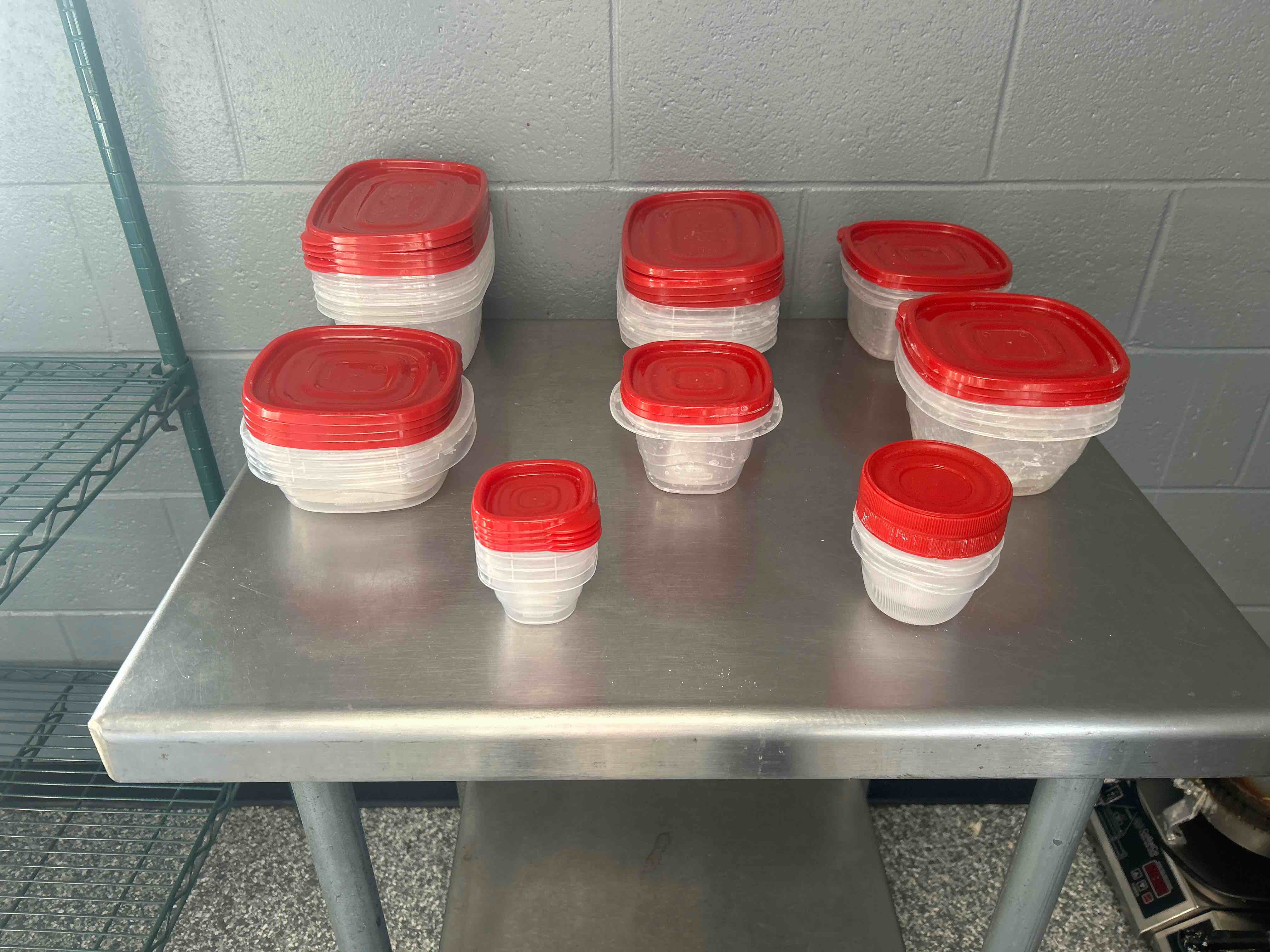 RUBBERMAID 8 PIECE CONTAINER SET