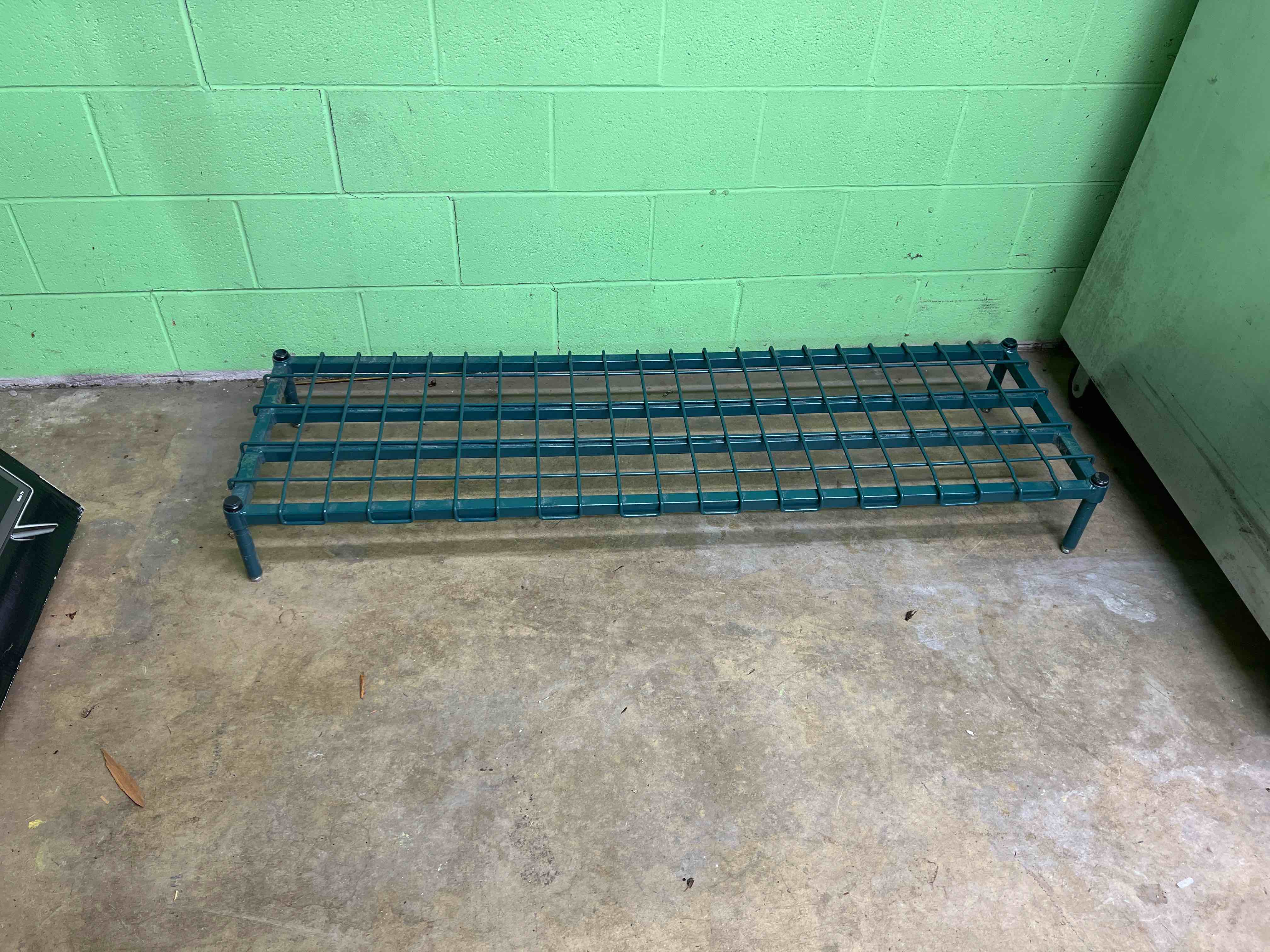 60 INCH GREEN EPOXY METAL DUNAGE RACK