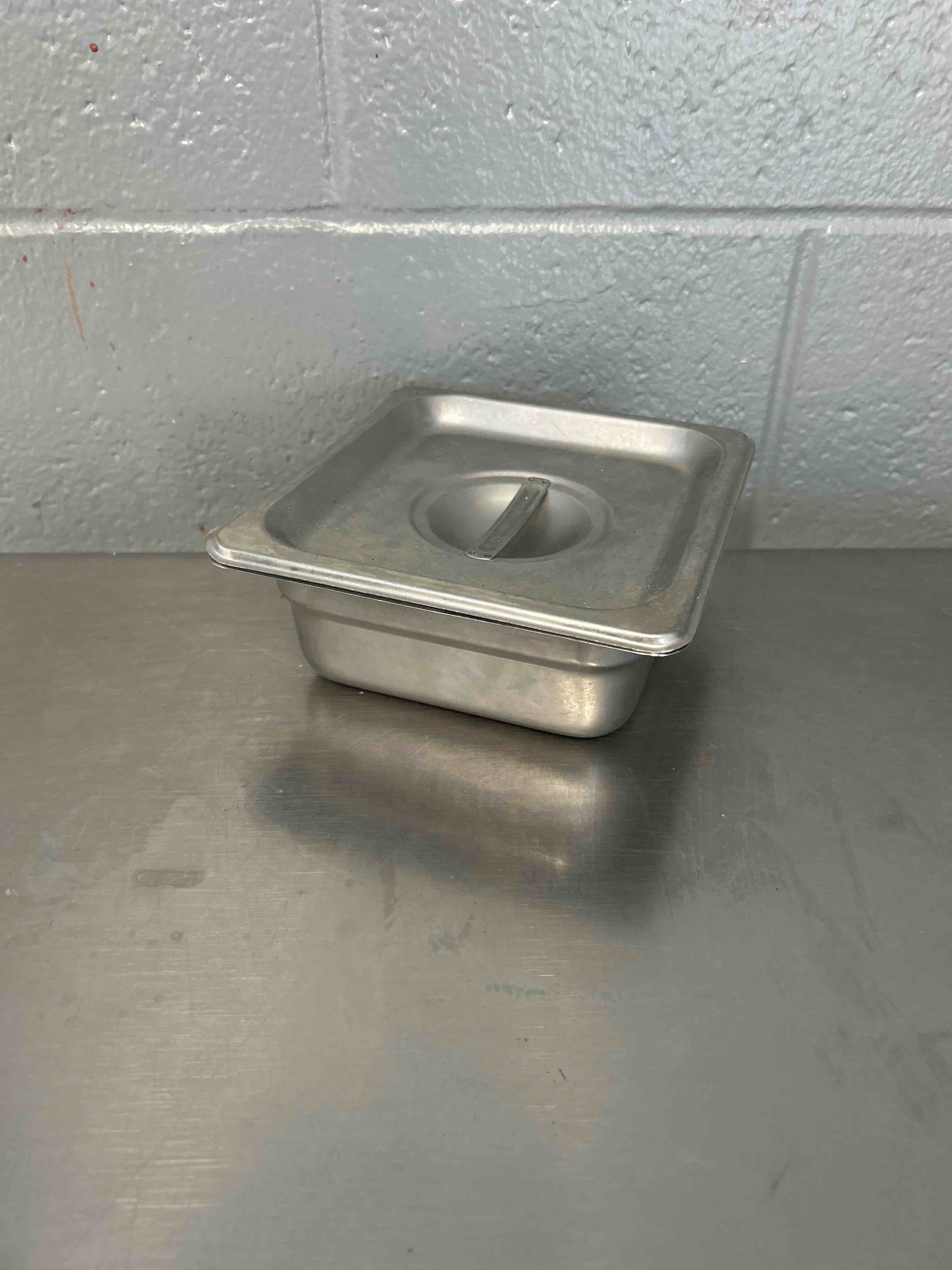 2.5 INCH DEEP 6TH SIZE INSERT PAN WITH LID