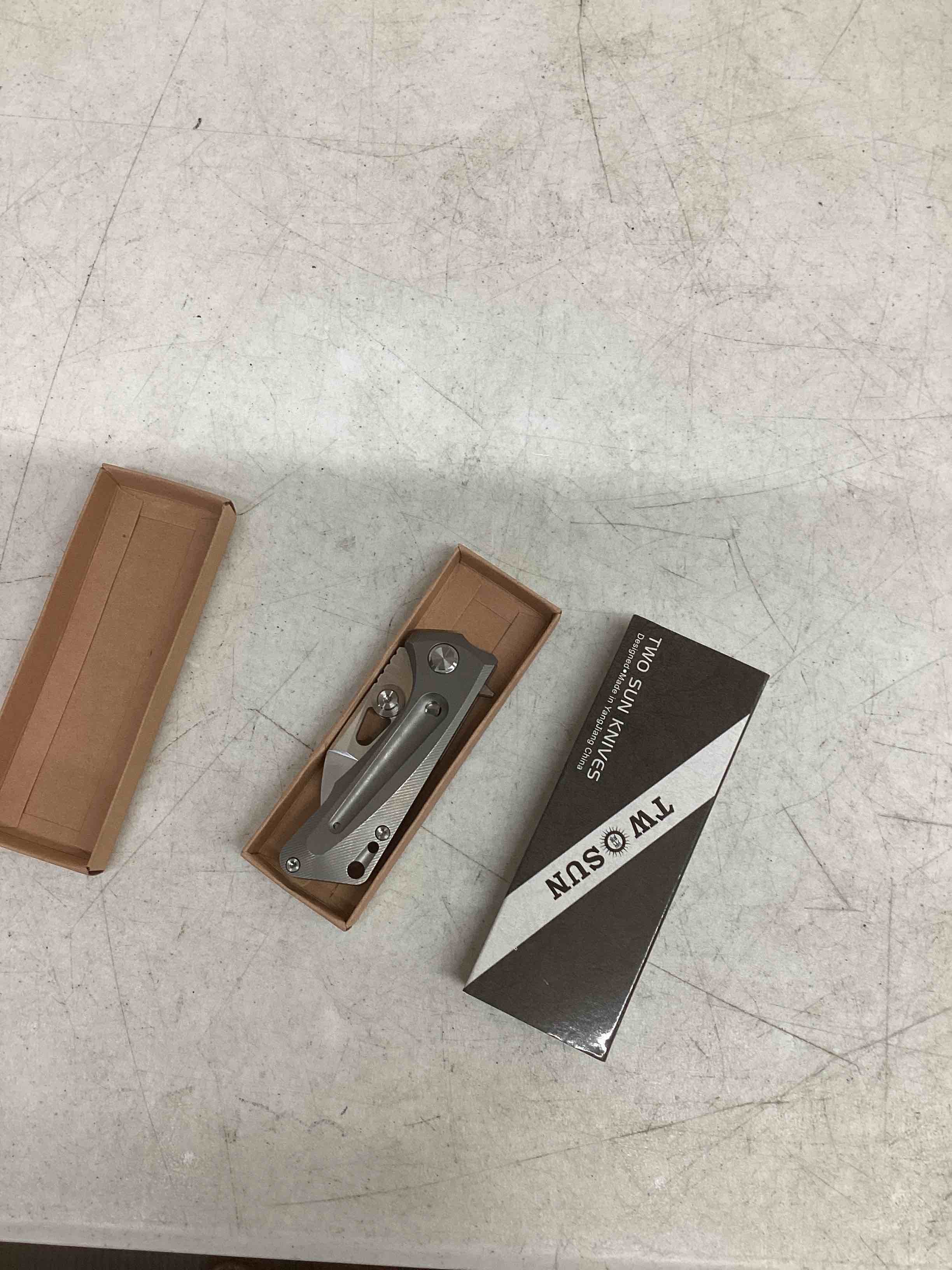 https://s3.amazonaws.com/lotting-images-prod/bidfta/RED4831982_1687296611582.jpeg
