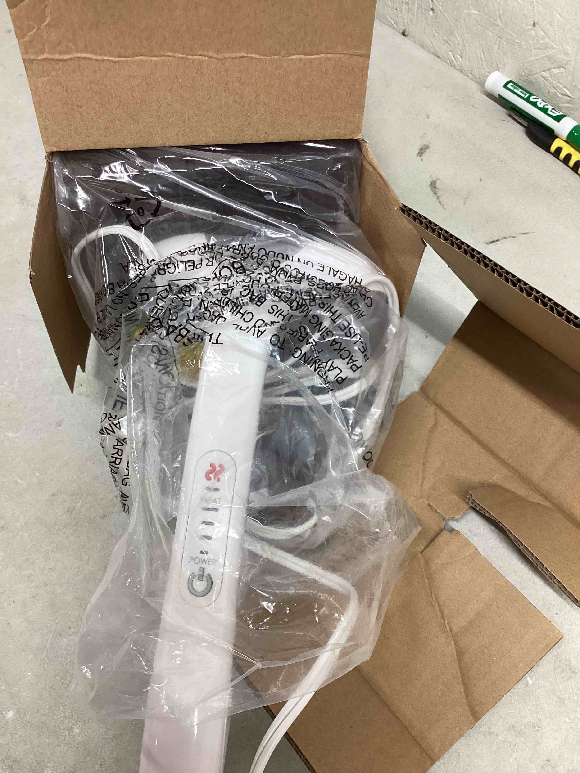 https://s3.amazonaws.com/lotting-images-prod/bidfta/RED4832559_1689207336994.jpeg
