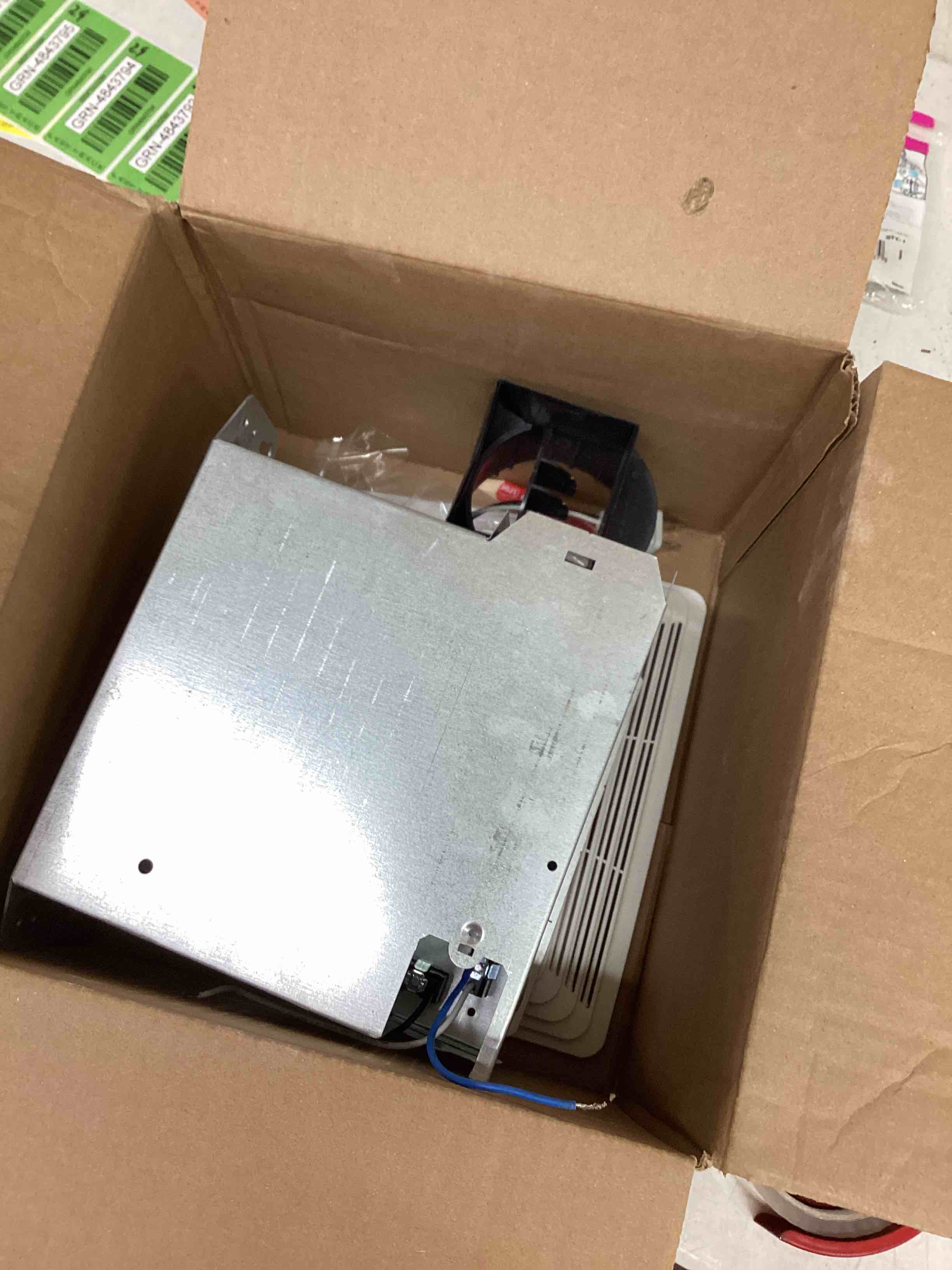 https://s3.amazonaws.com/lotting-images-prod/bidfta/RED4833091_1692310098559.jpeg