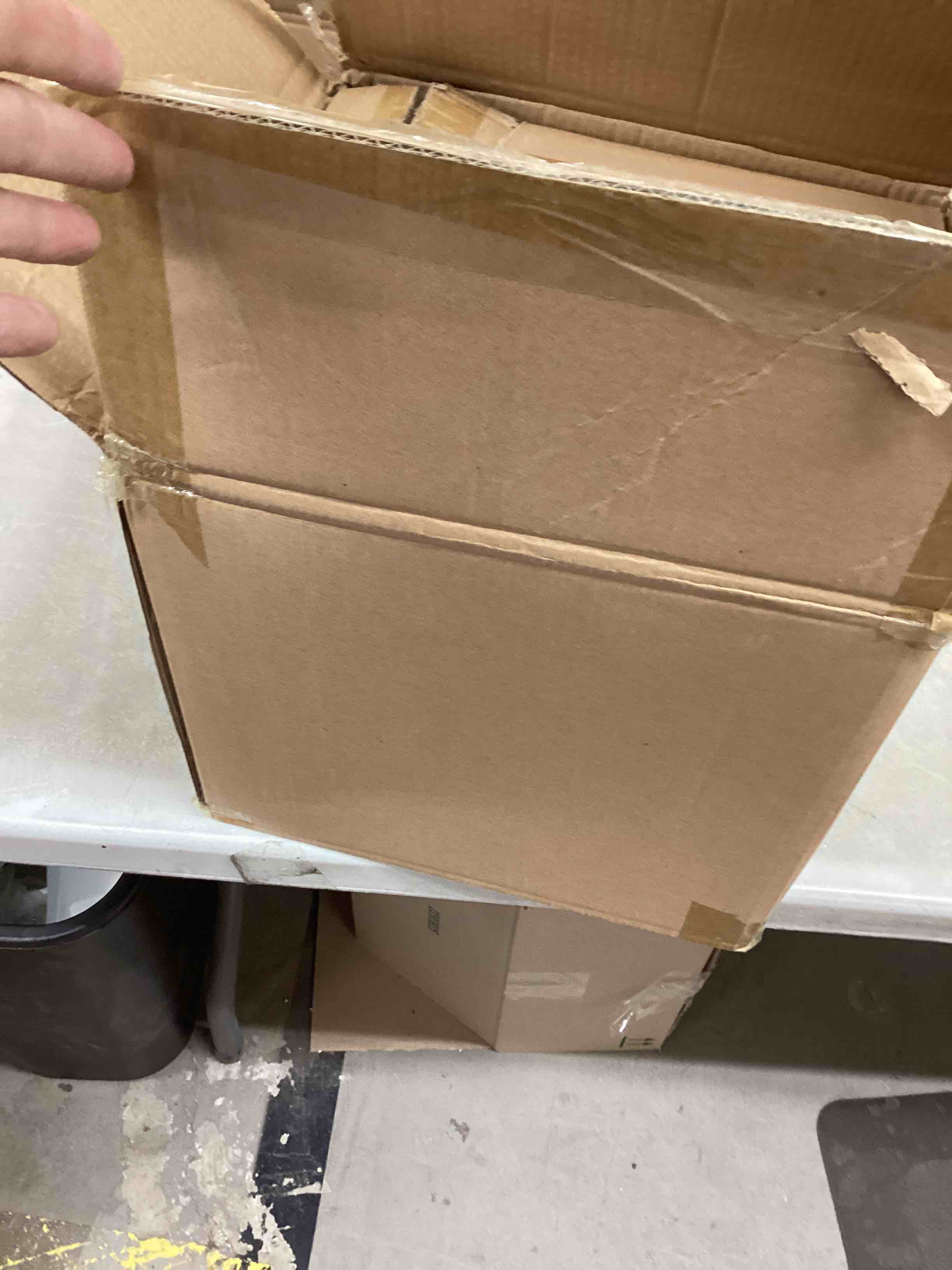 https://s3.amazonaws.com/lotting-images-prod/bidfta/RED4833104_1692311104479.jpeg