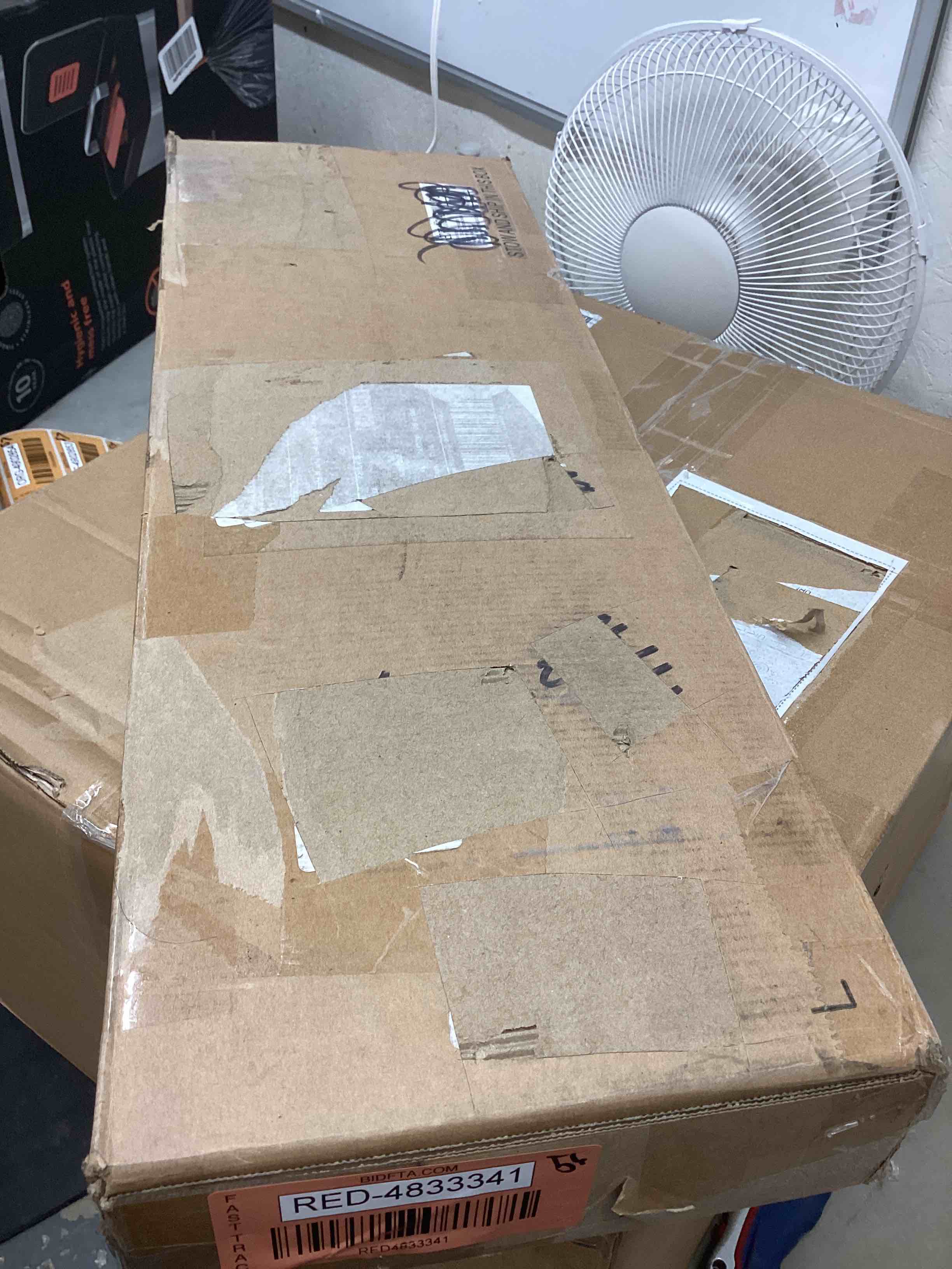 https://s3.amazonaws.com/lotting-images-prod/bidfta/RED4833341_1693675799551.jpeg