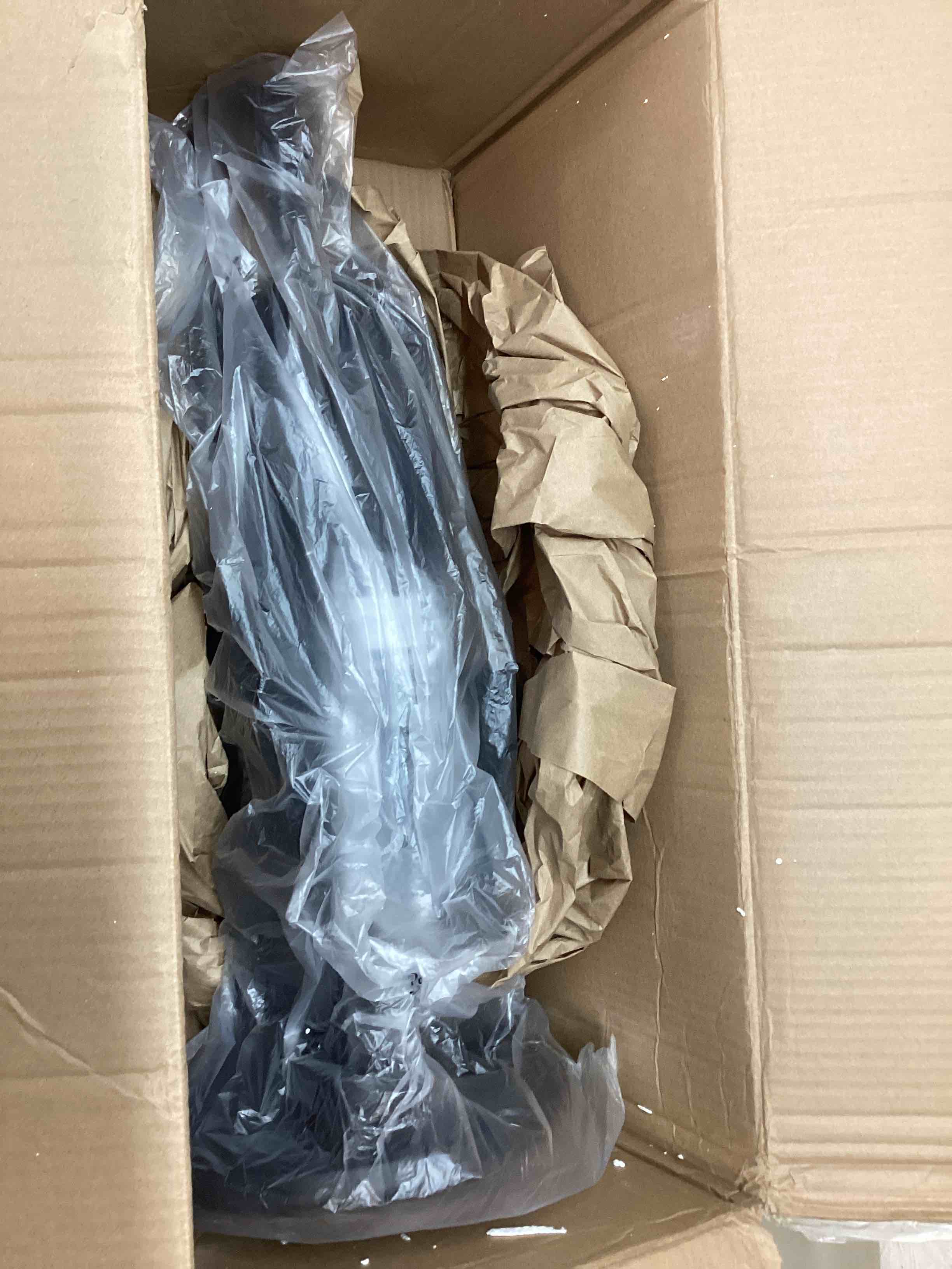https://s3.amazonaws.com/lotting-images-prod/bidfta/RED4833349_1693677834863.jpeg